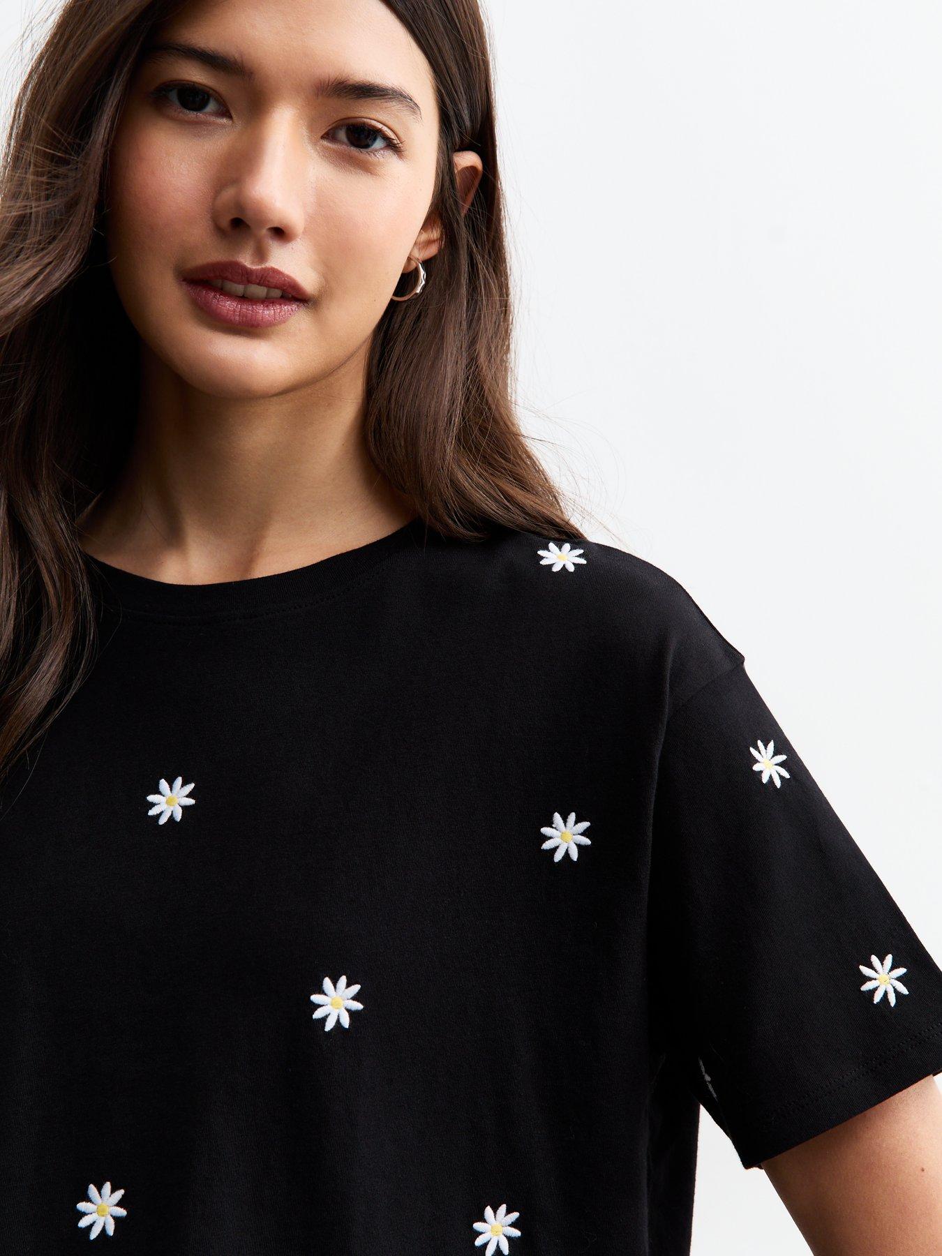  image of new-look-black-daisy-embroidered-relaxed-t-shirt