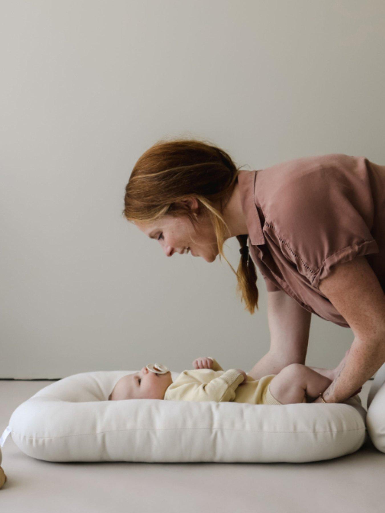 snuggle-me-newborn-baby-lounger-natural