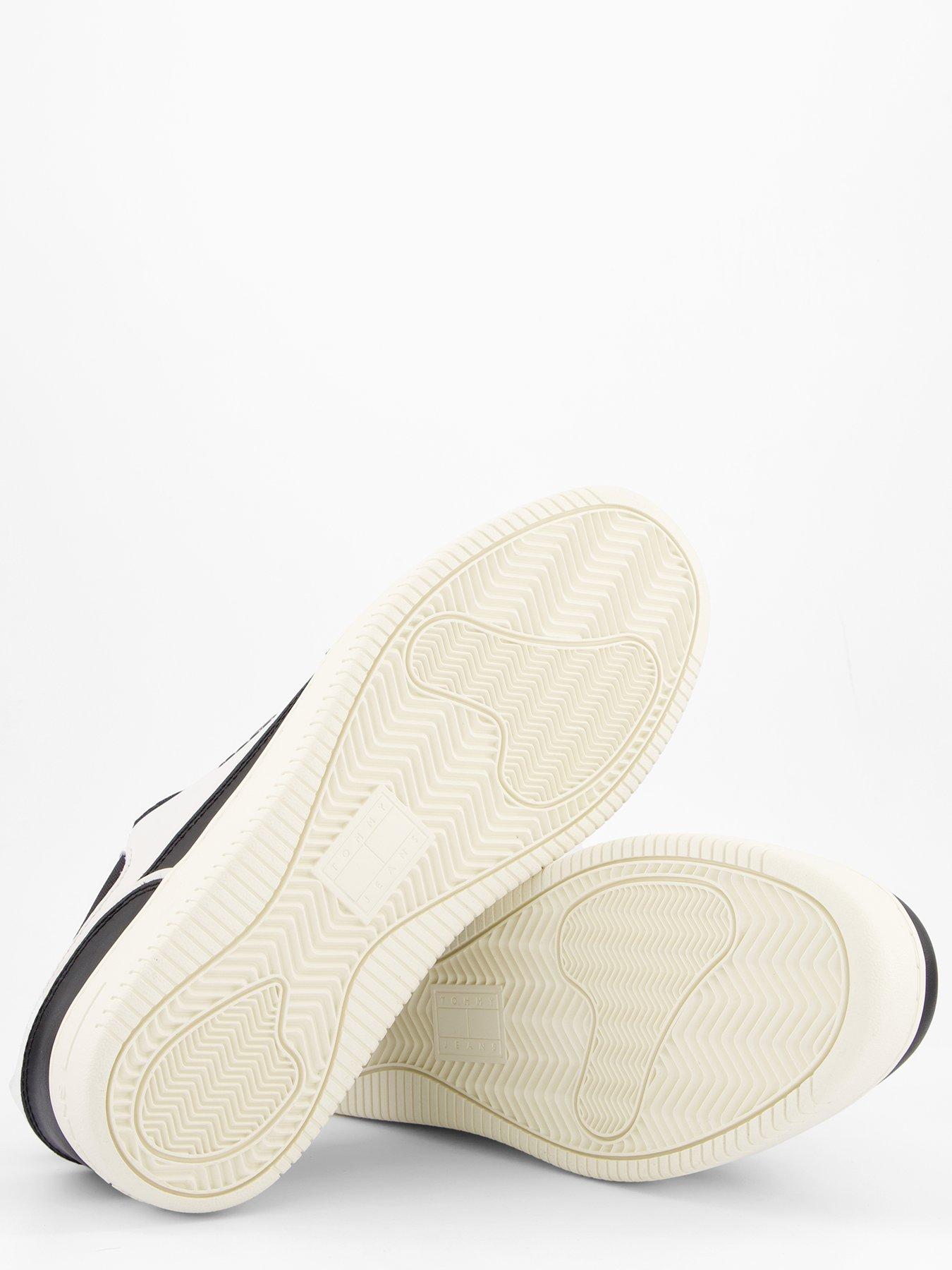 Image 4 of 7 of Tommy Jeans Retro Basket Trainers - Black