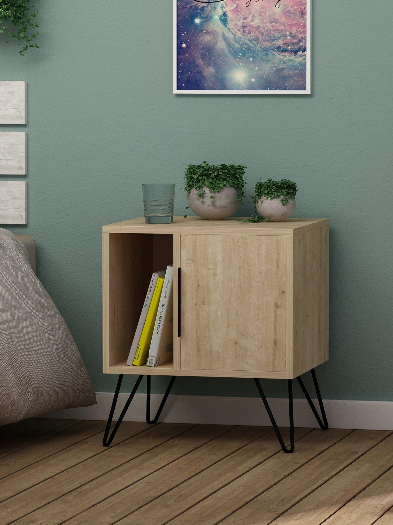 decortie-glynn-bedside-table-oak