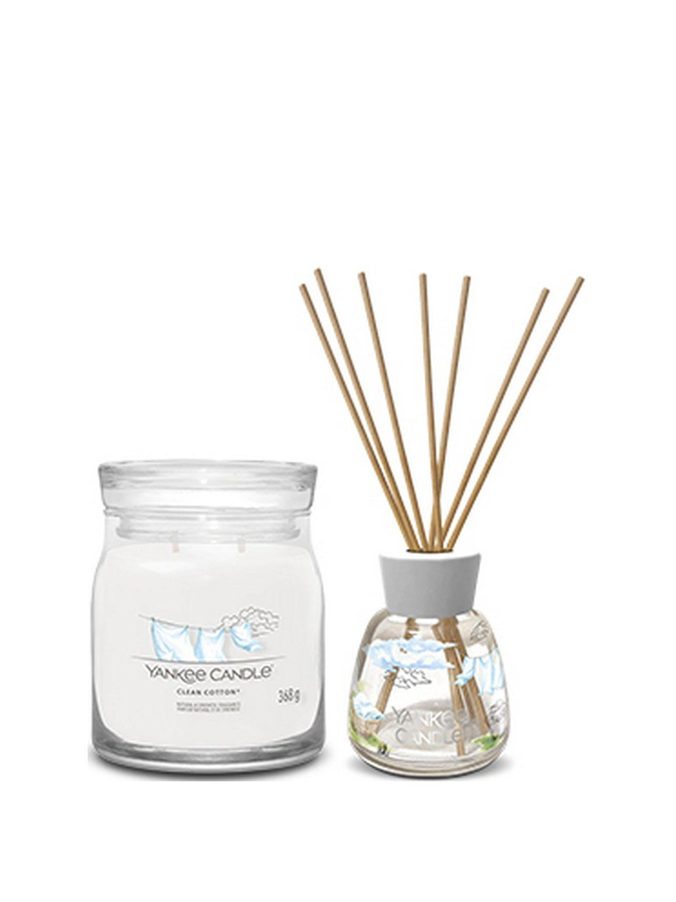 Yankee Candle Signature Clean Cotton Medium Jar with Clean Cotton Reed Diffuser