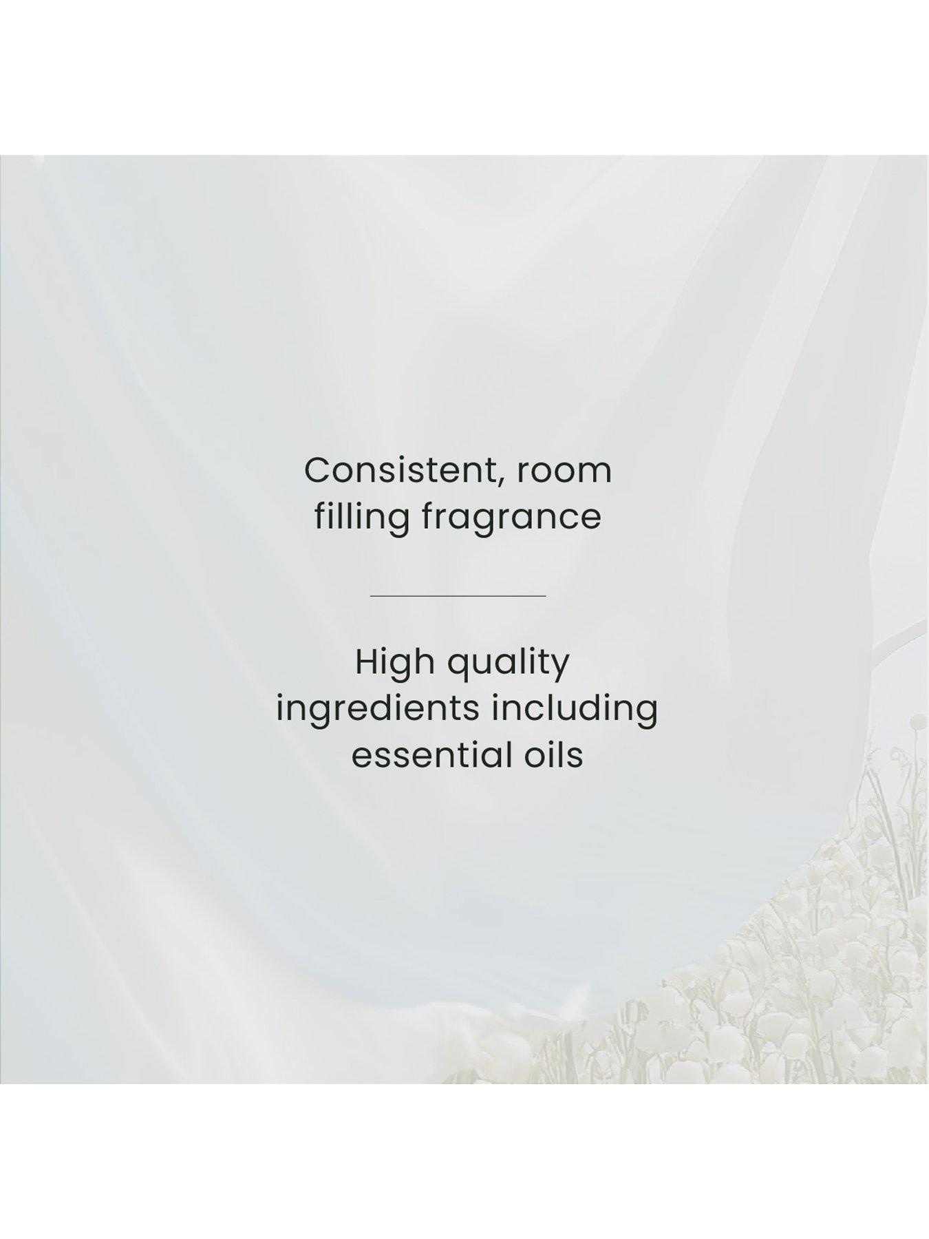 Image 3 of 6 of Yankee Candle Signature Clean Cotton Medium Jar with Clean Cotton Reed Diffuser