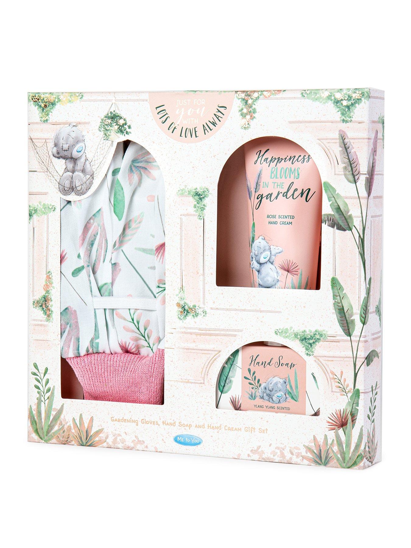 me-to-you-gardening-hands-gloves-soap-and-hand-cream