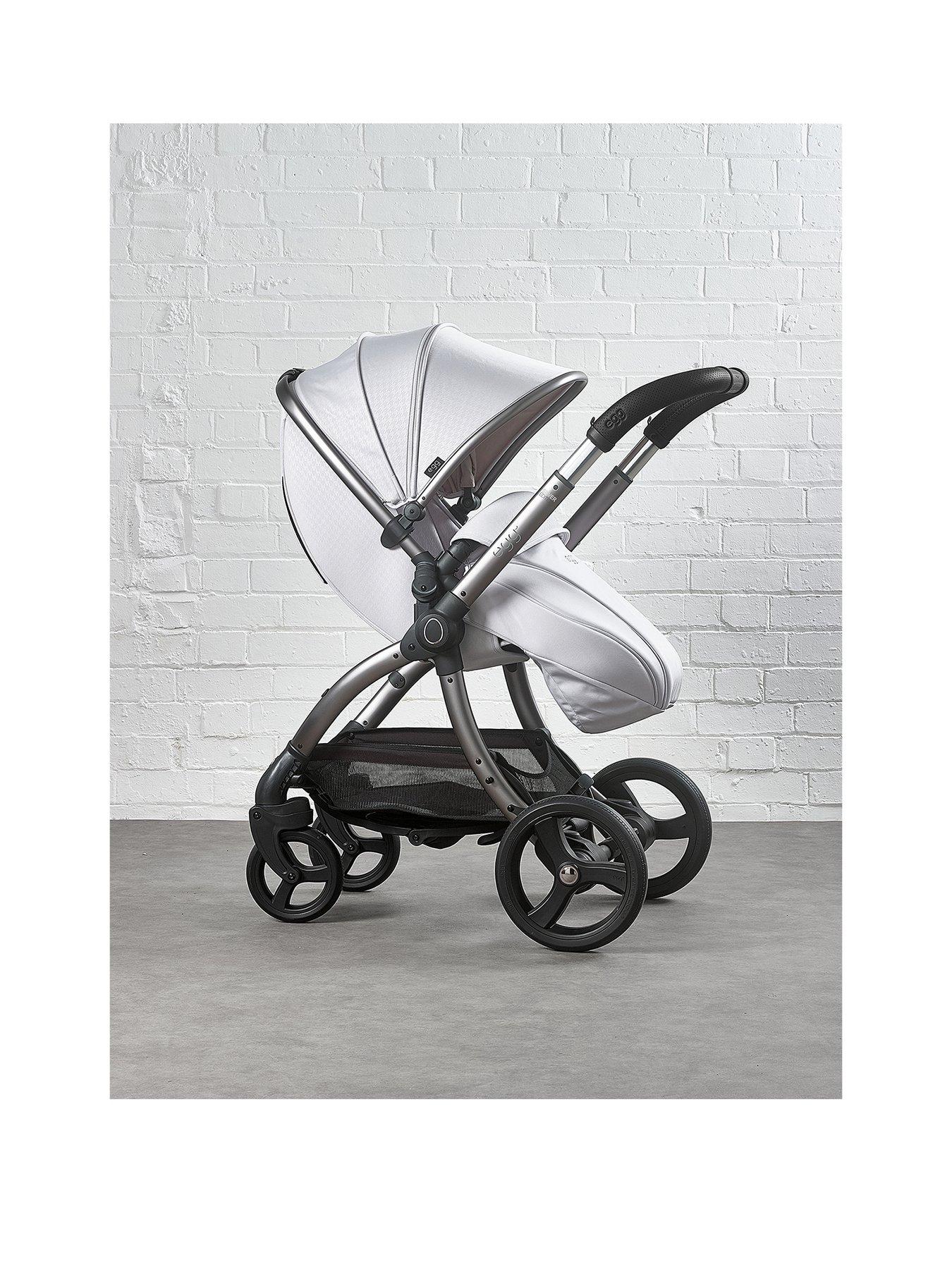 Image 3 of 7 of Egg Luxury Bundle with egg shell Car Seat:&nbsp;Special Edition -&nbsp;Houndstooth Silver