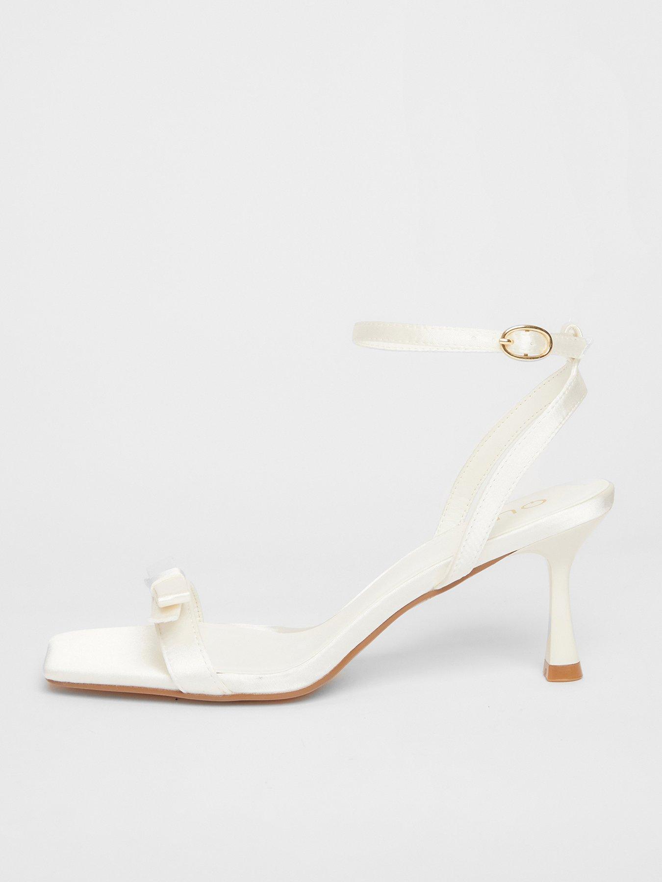 quiz-bridal-white-bow-heels