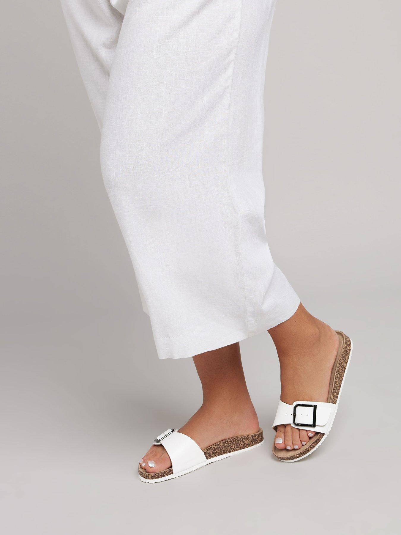 Image 4 of 4 of Yours Extra Wide Fit Single Buckle Sandals - White