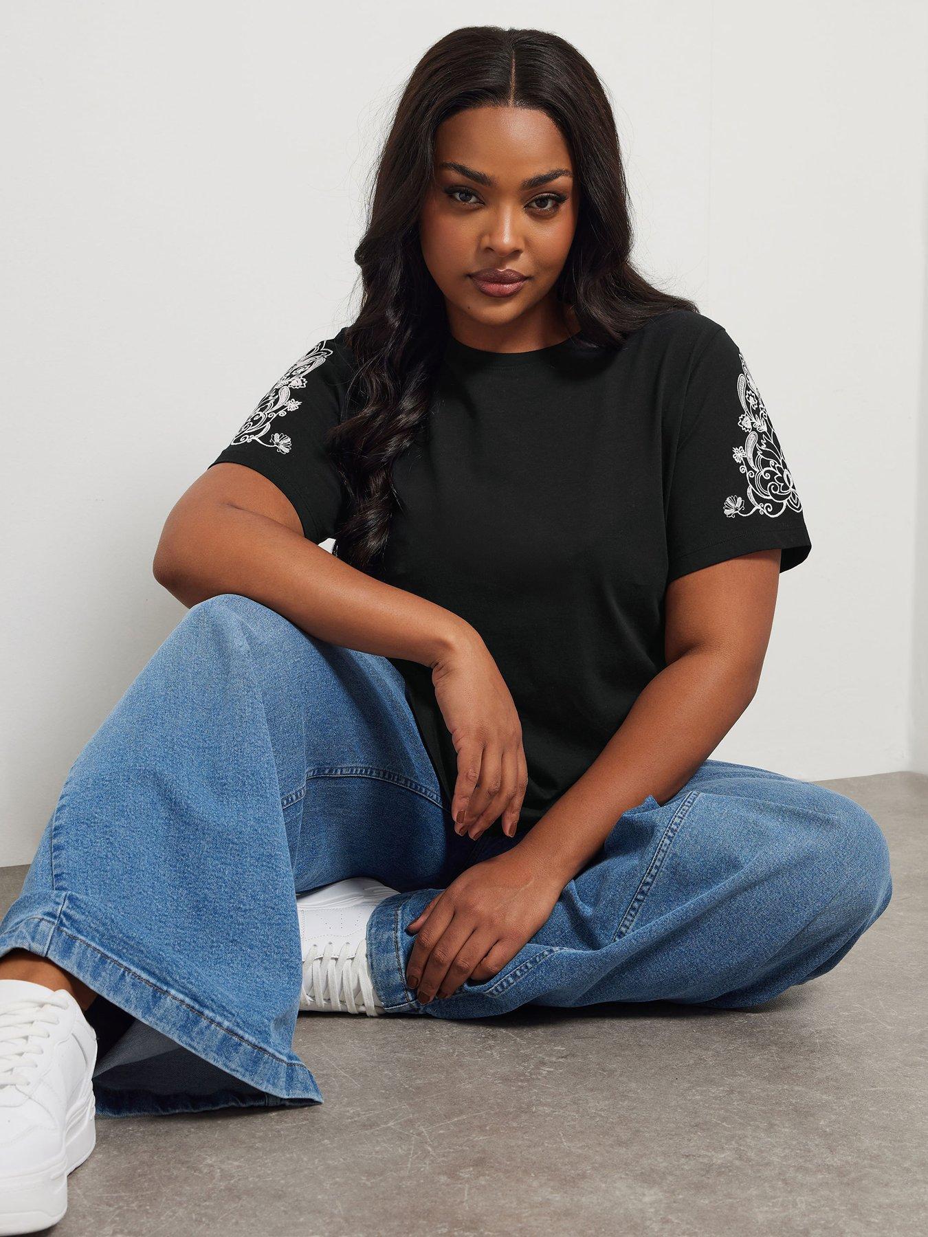 undefined Curve Embroidered Set In Sleeve T-shirt