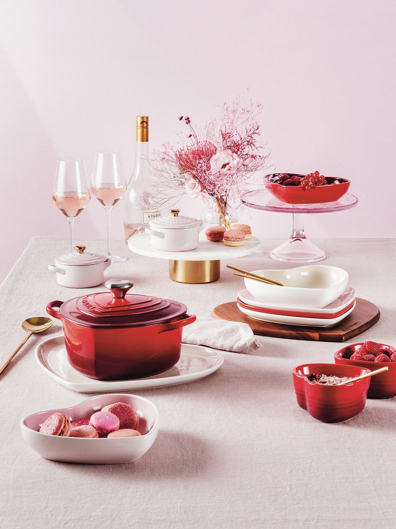 le-creuset-cast-iron-heart-shaped-20-cm-casserole-red