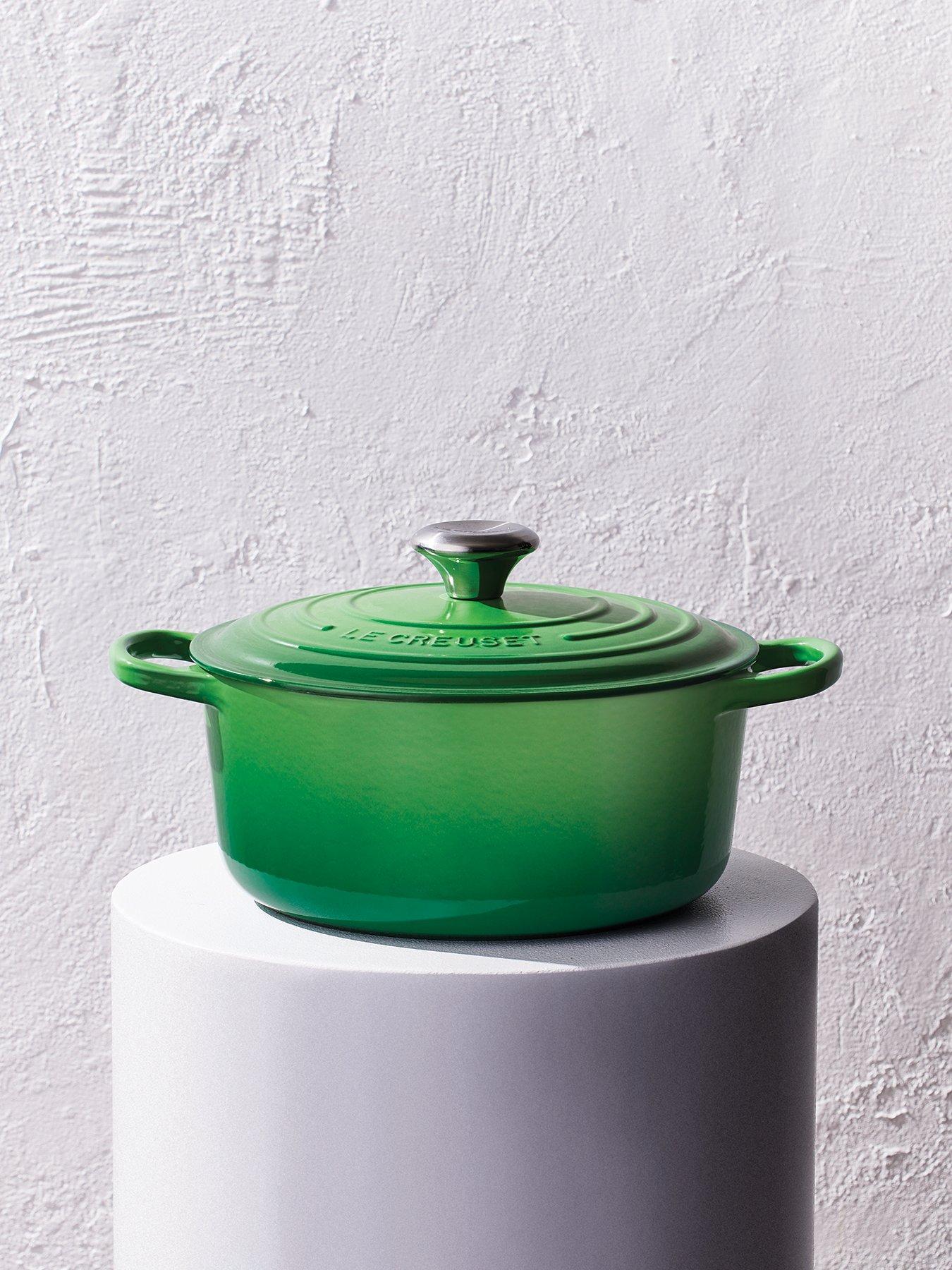 le-creuset-cast-iron-round-24-cm-casserole-in-green