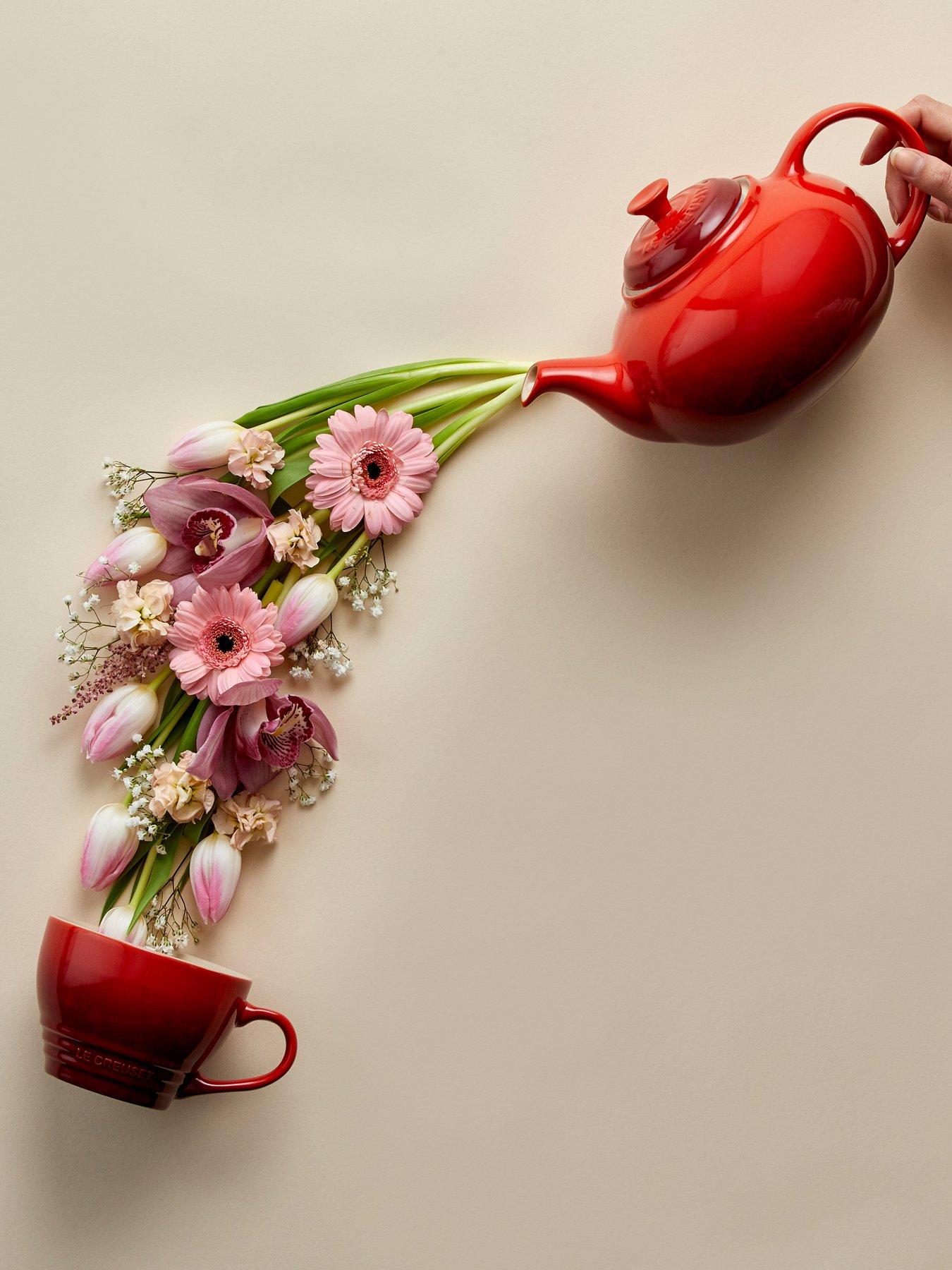 le-creuset-13l-classic-teapot