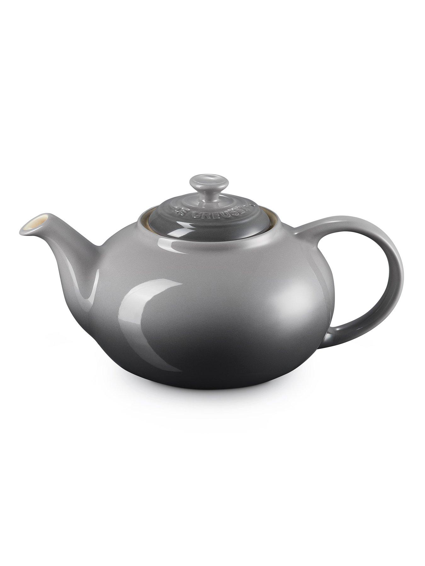 le-creuset-13l-classic-teapot