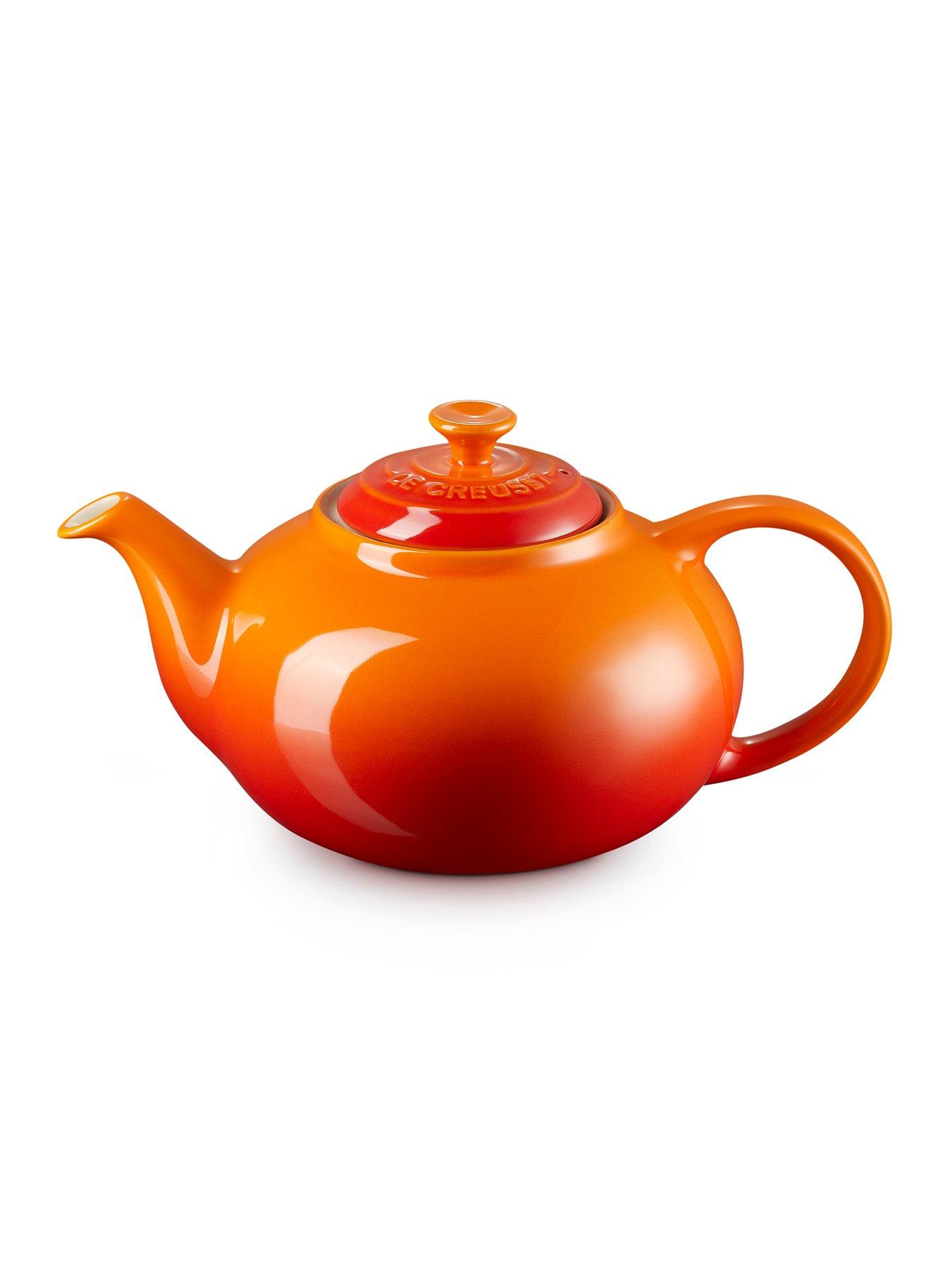 le-creuset-13l-classic-teapot