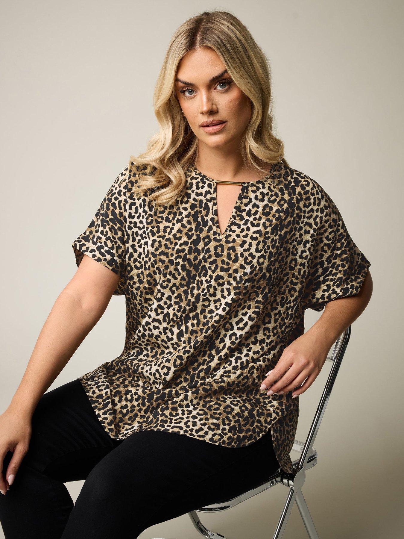 undefined Curve Leopard Trim Neck Short Sleeve Top