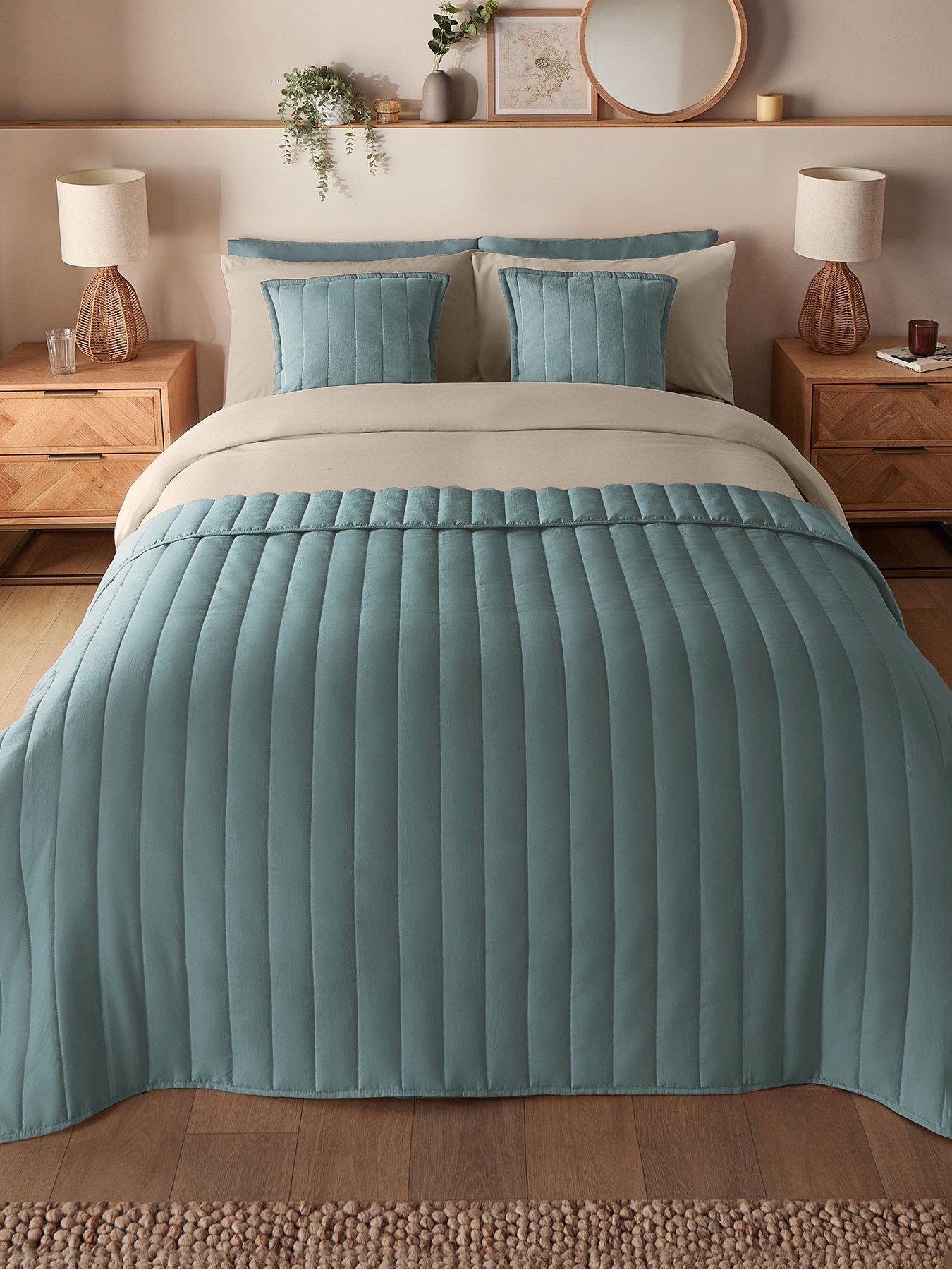 Image 1 of 7 of Silentnight Supersoft Quilted Bedspread Throw