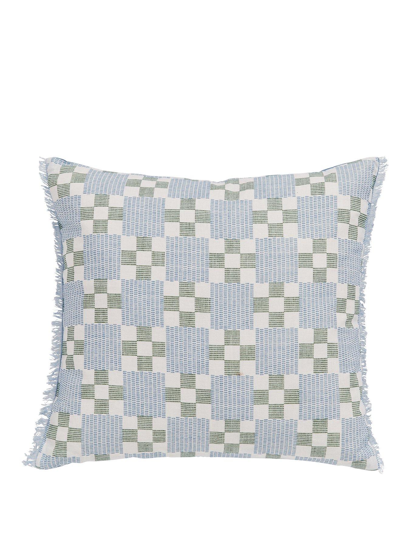 joules-riviera-cushion