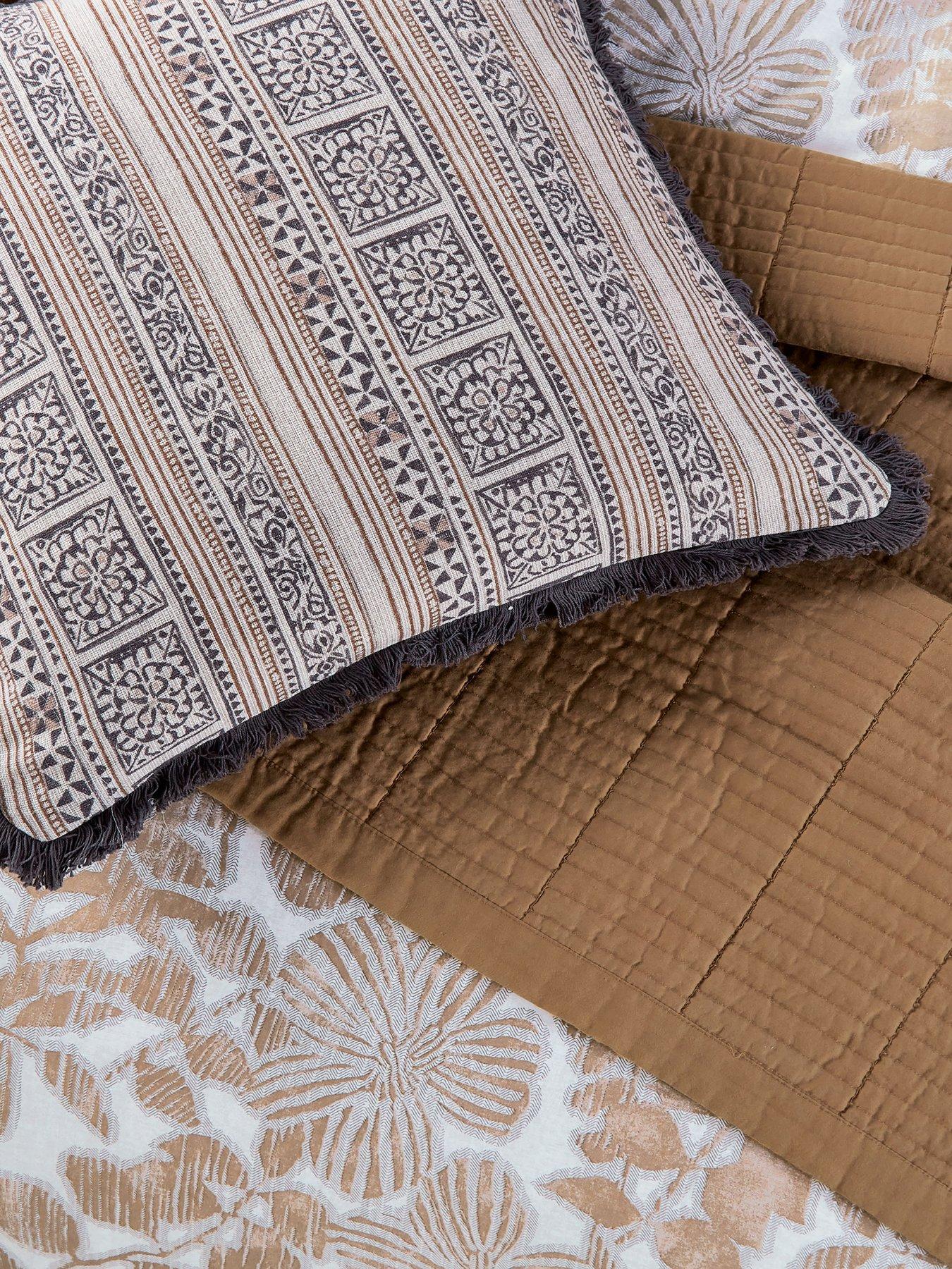  image of bedeck-of-belfast-zenda-100-cotton-cushion