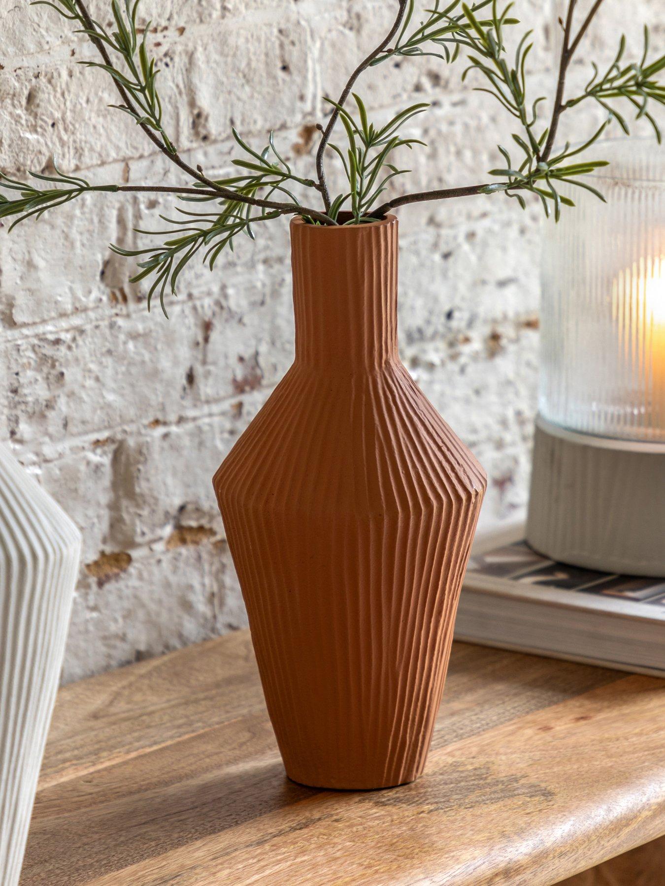 gallery-zahara-ribbed-cast-metal-vase-terracotta
