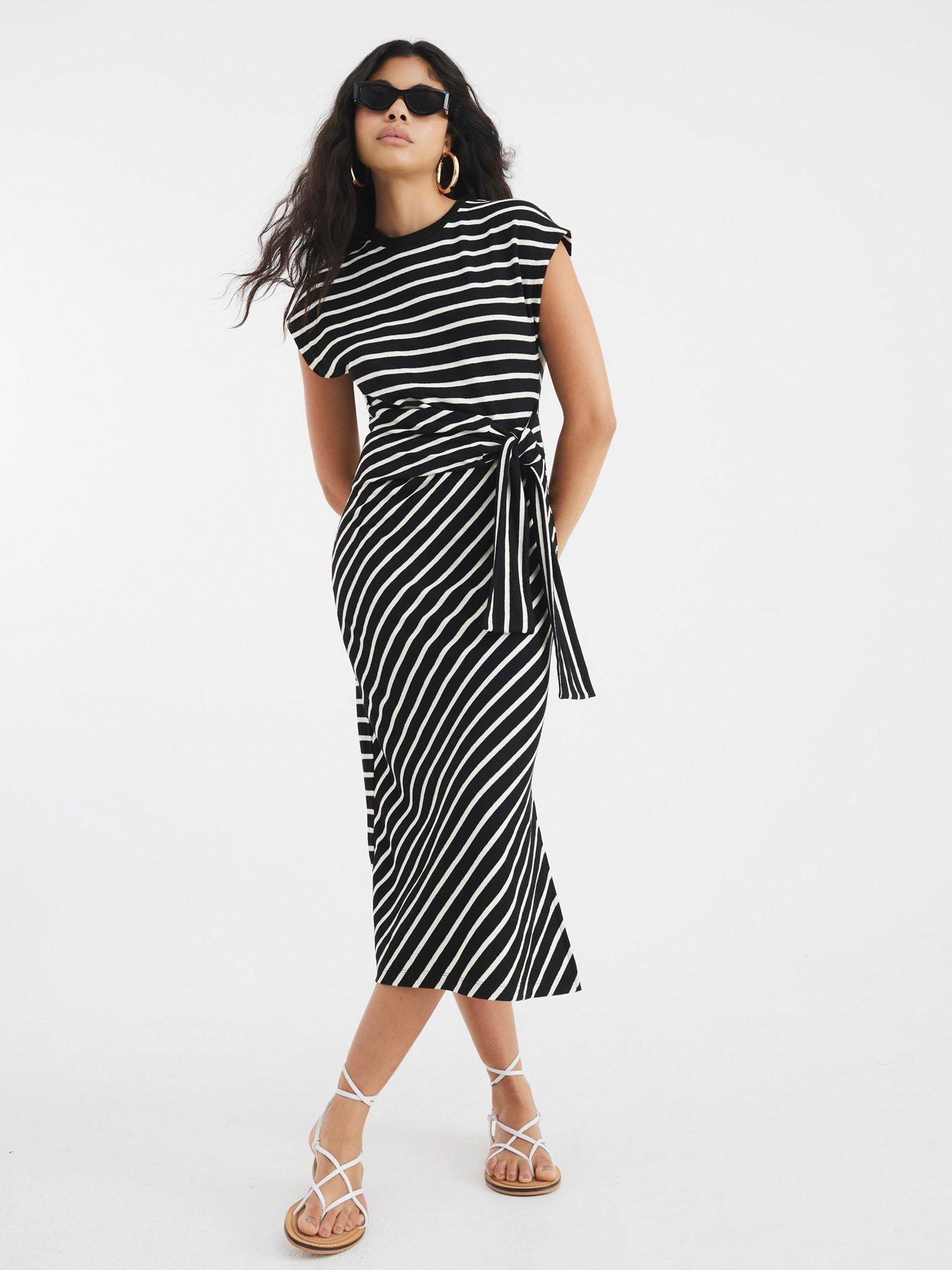 undefined Short Sleeve Stripe Knot Side Dress - Black