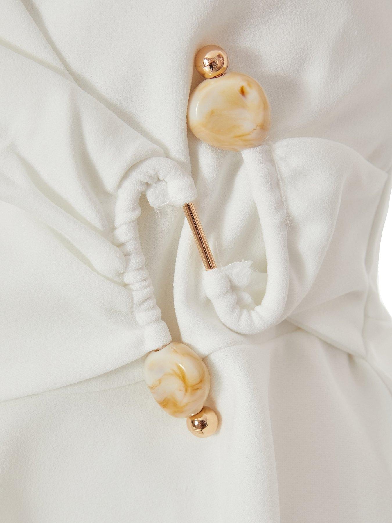  image of quiz-cream-wrap-front-buckle-top