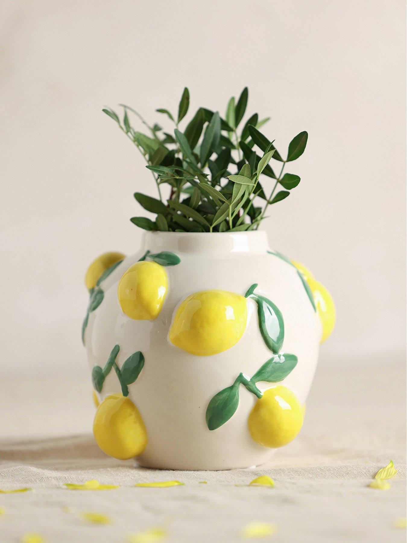 Hestia White Vase With Lemons