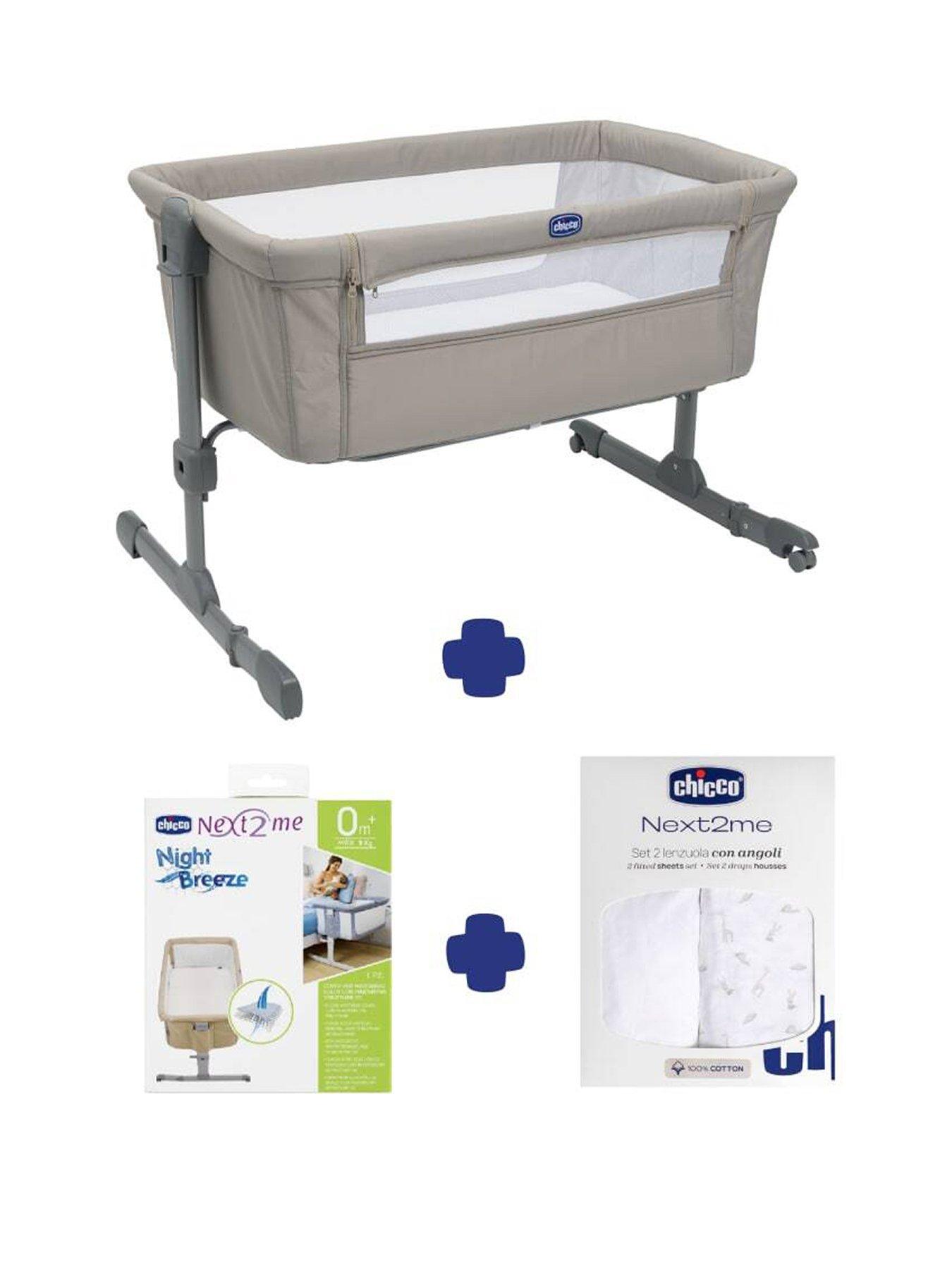 Chicco Next2Me Essential Bedside Crib, Mattress Protector  &  2 Fitted Sheets, Air