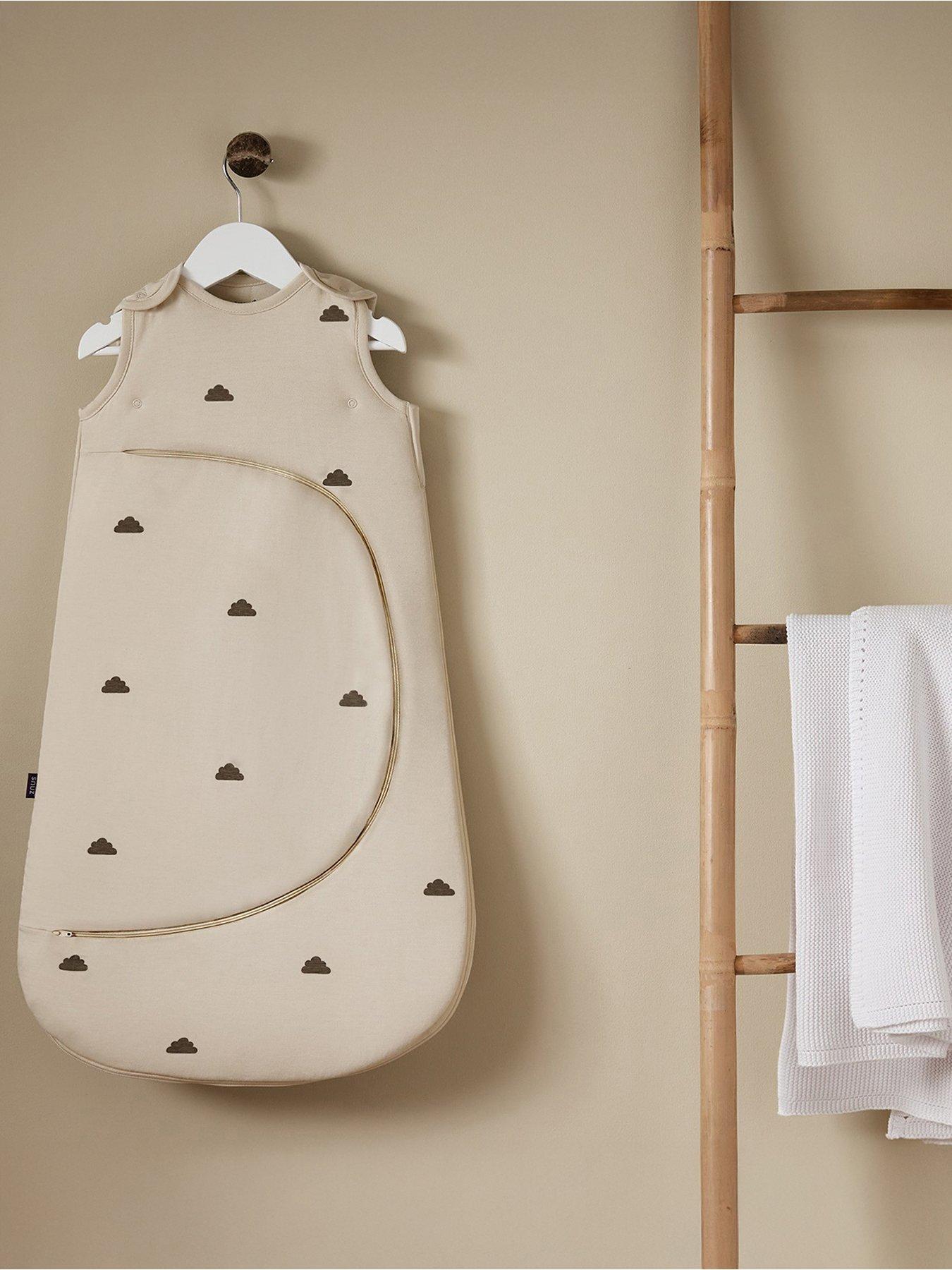front image of snuz-snuzpouch-6-18-months-10-tog-sandcloud