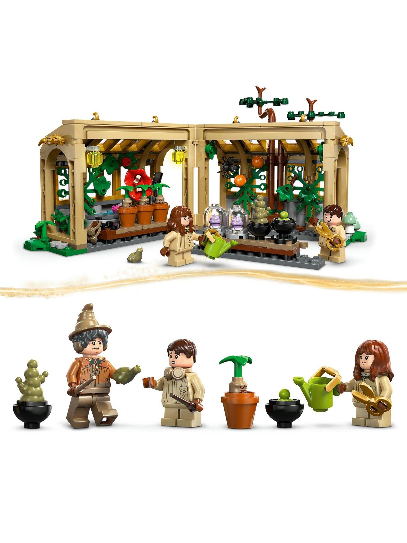 Image 4 of 8 of LEGO Harry Potter Hogwarts Castle: Herbology Class 76445