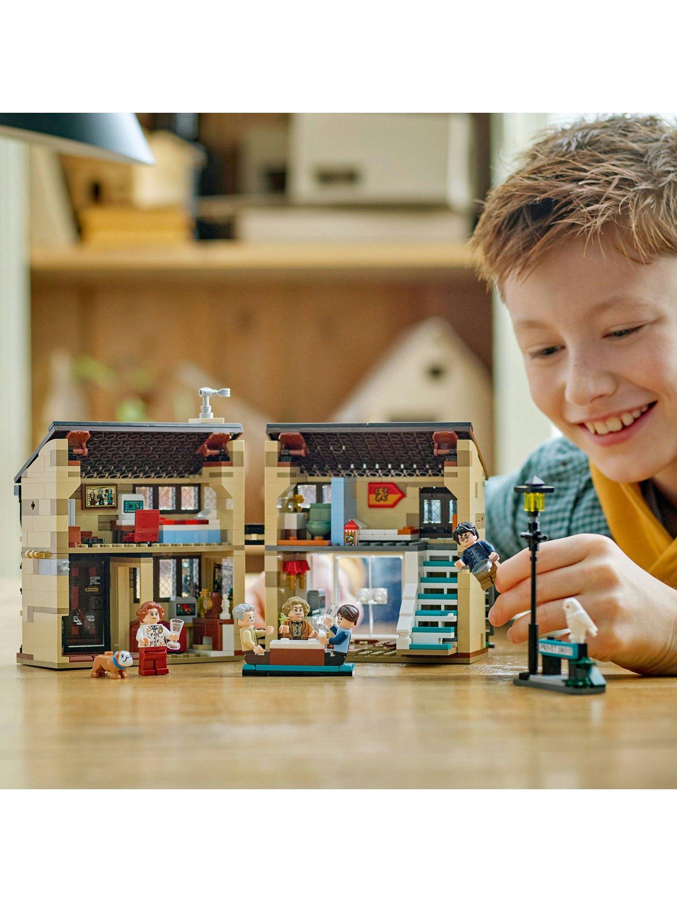  image of lego-harry-potter-privet-drive-aunt-margersquos-visit-76451