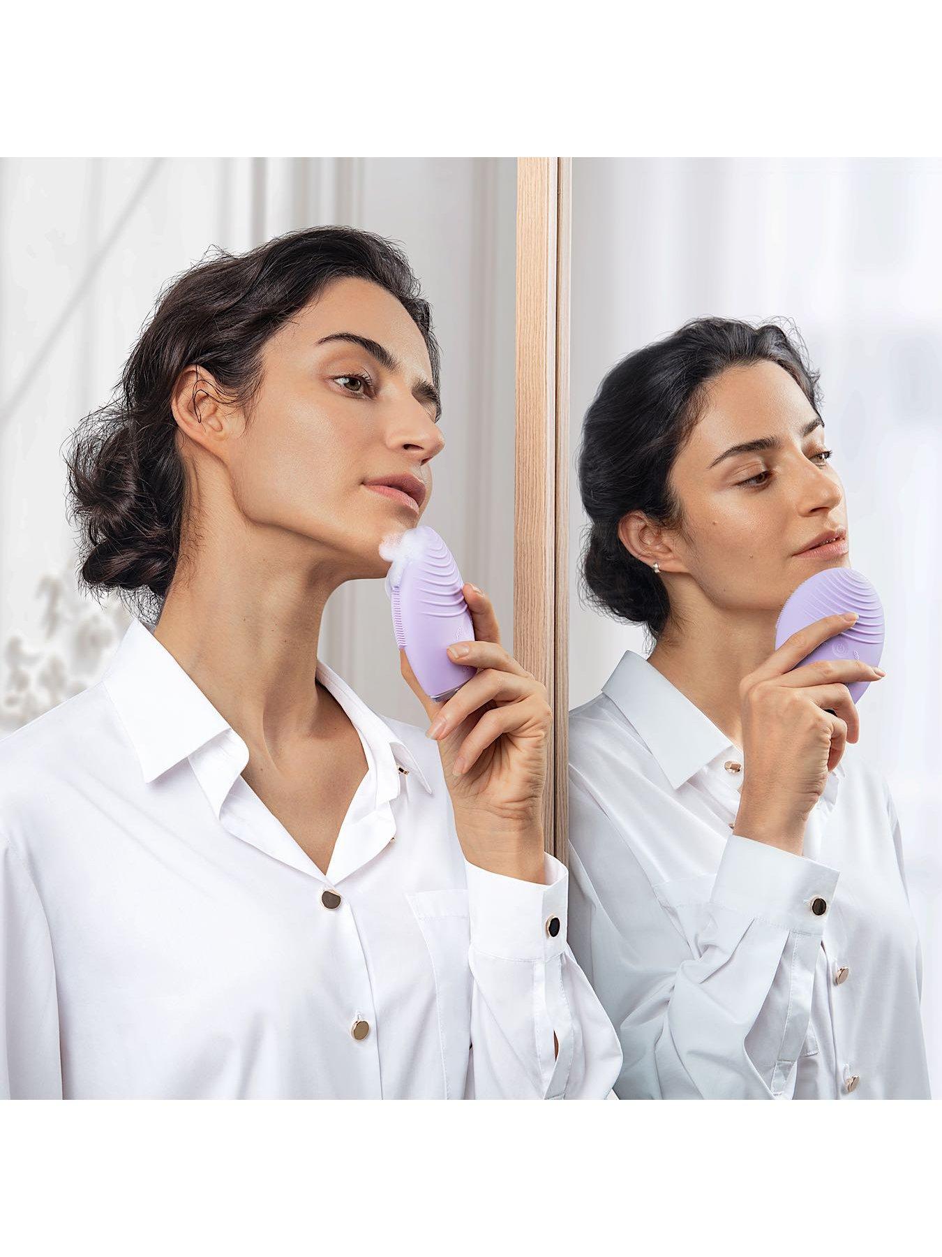 Image 3 of 7 of FOREO Luna 4 Sensitive Skin