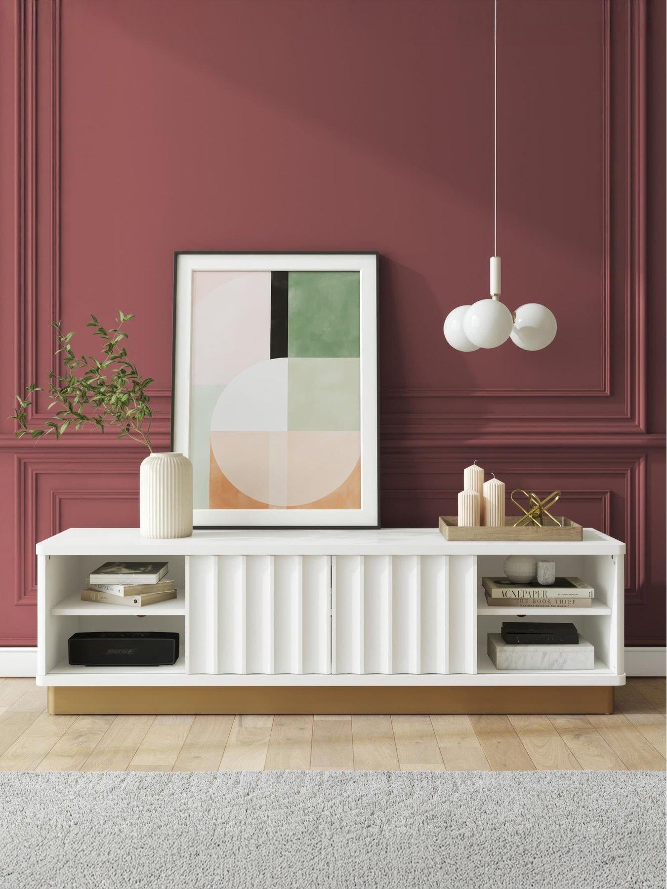 cosmoliving-by-cosmopolitan-rene-modern-scallop-tv-stand