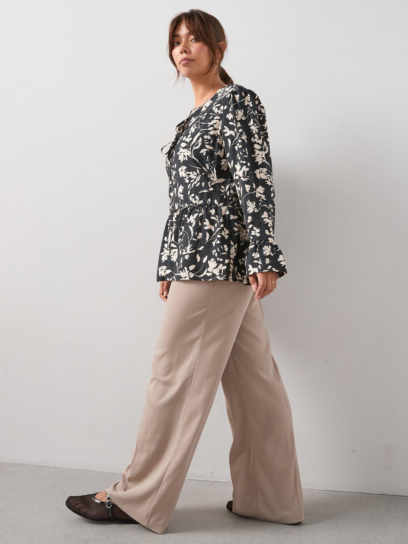 Image 5 of 6 of V by Very Curve Tie Detail Printed Blouse - Print