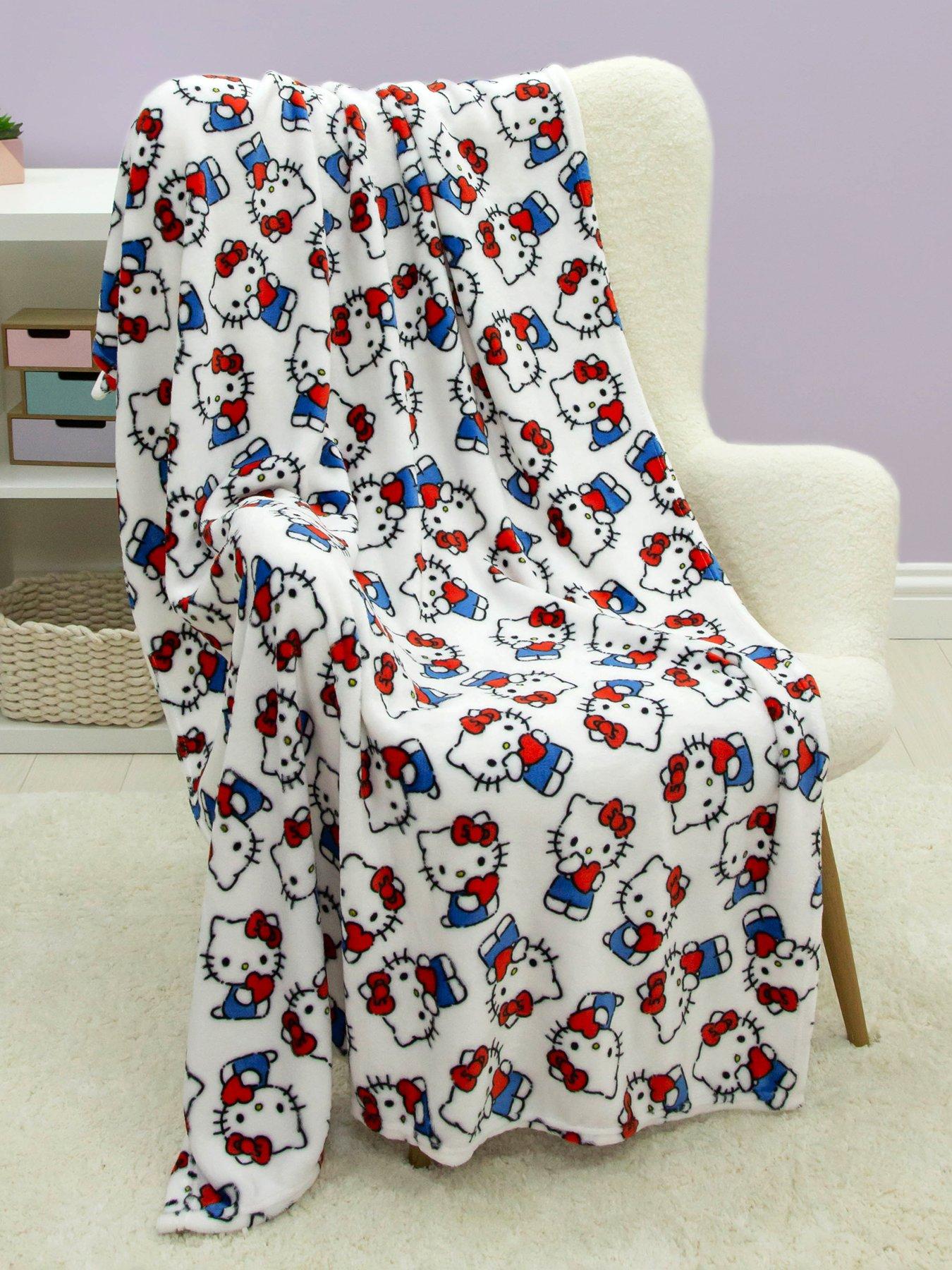 hello-kitty-heartheld-rotary-fleece-blanket
