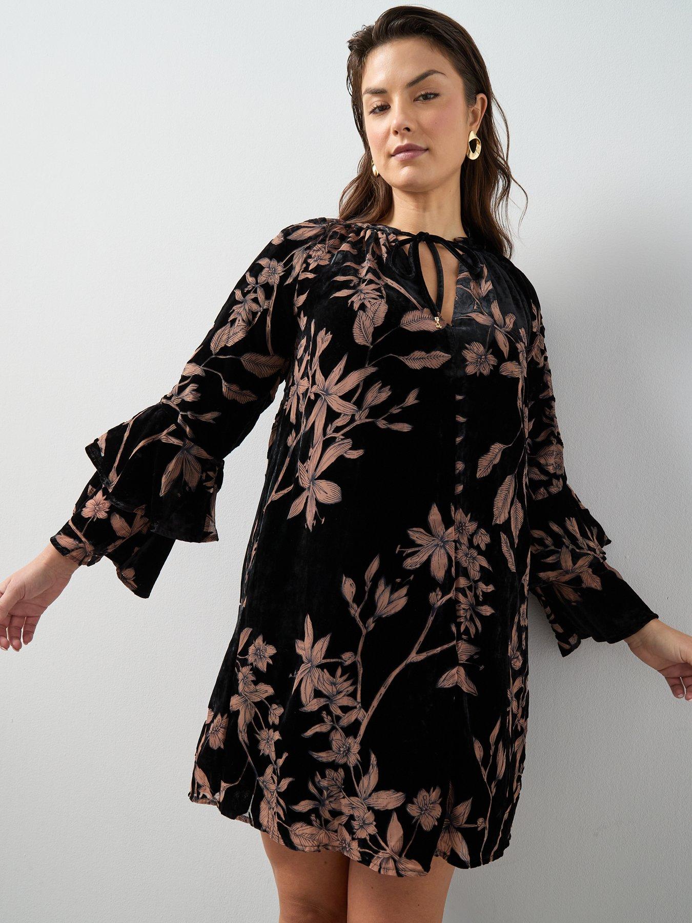 Image 5 of 6 of The Very Collection Curve Devore Ruffle Sleeve Smock Dress - Print