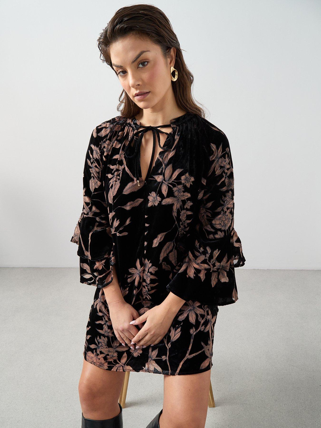 Image 6 of 6 of The Very Collection Curve Devore Ruffle Sleeve Smock Dress - Print
