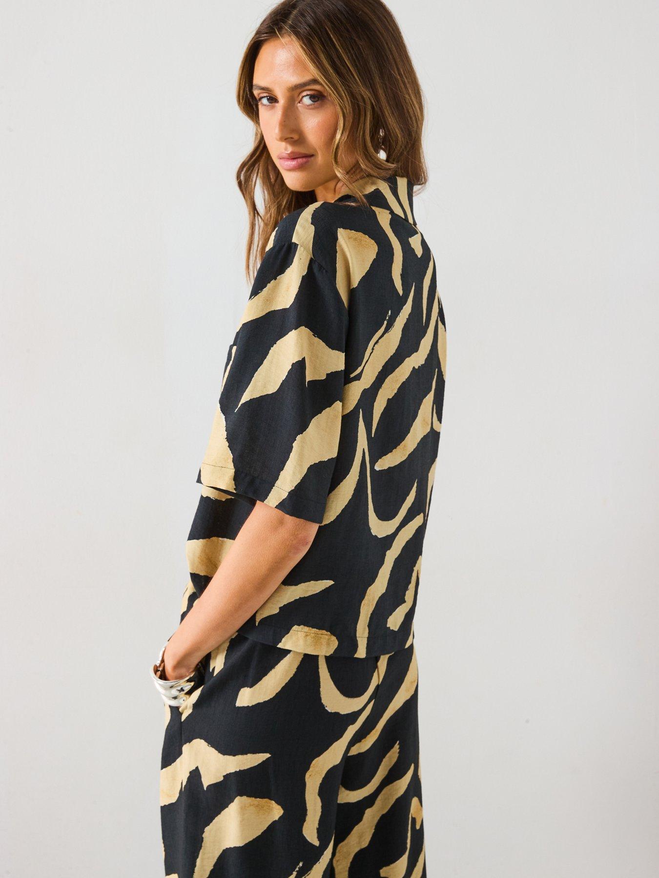  image of mango-printed-short-sleeved-shirt-black