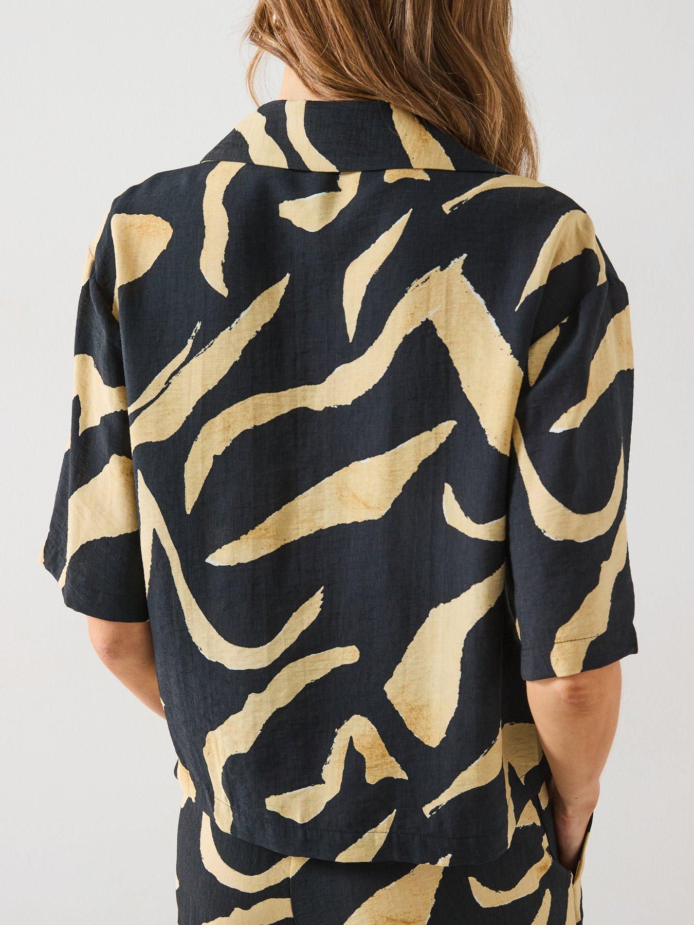  image of mango-printed-short-sleeved-shirt-black