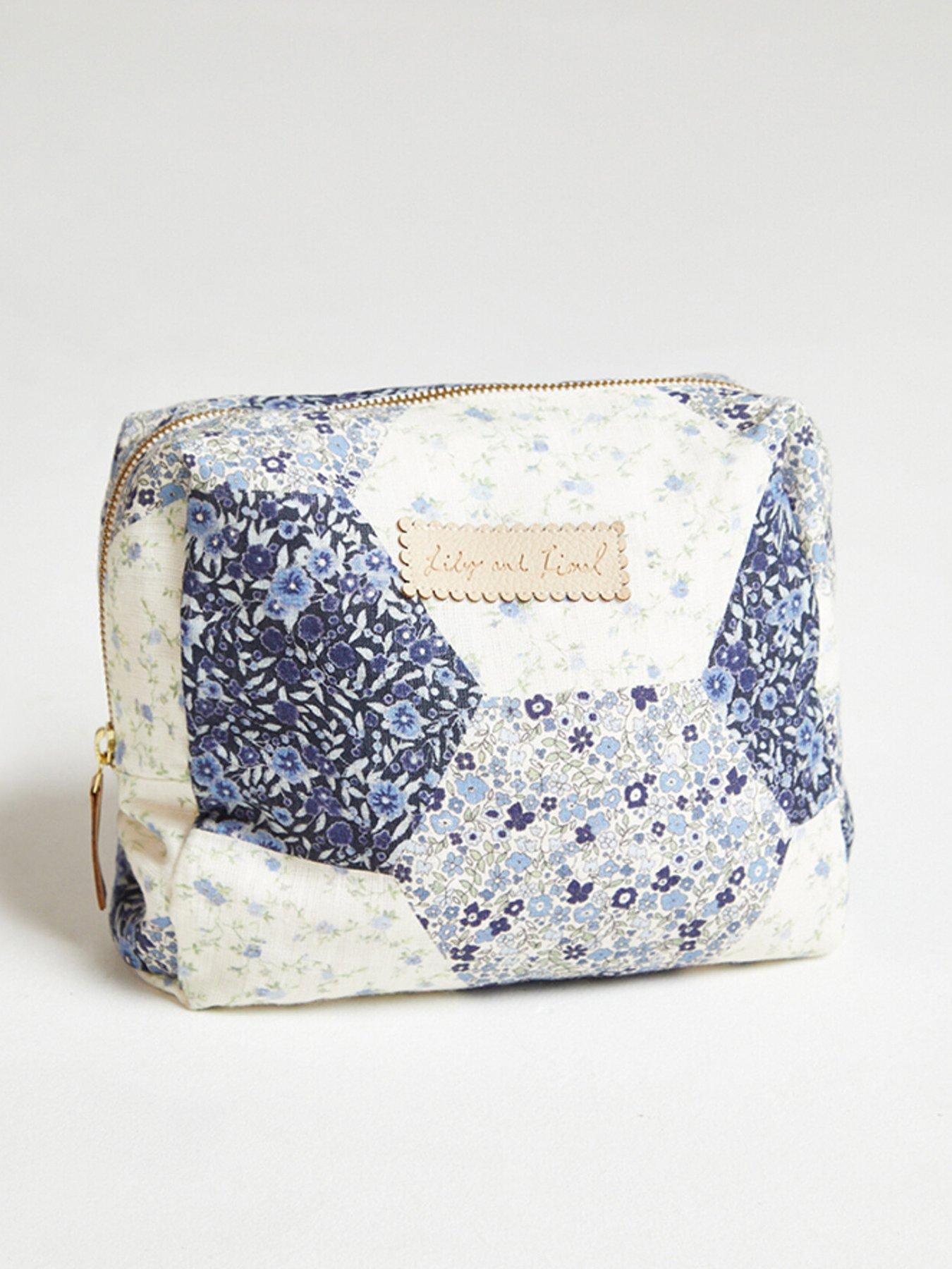 lily-lionel-nola-aster-print-wash-bag-blue