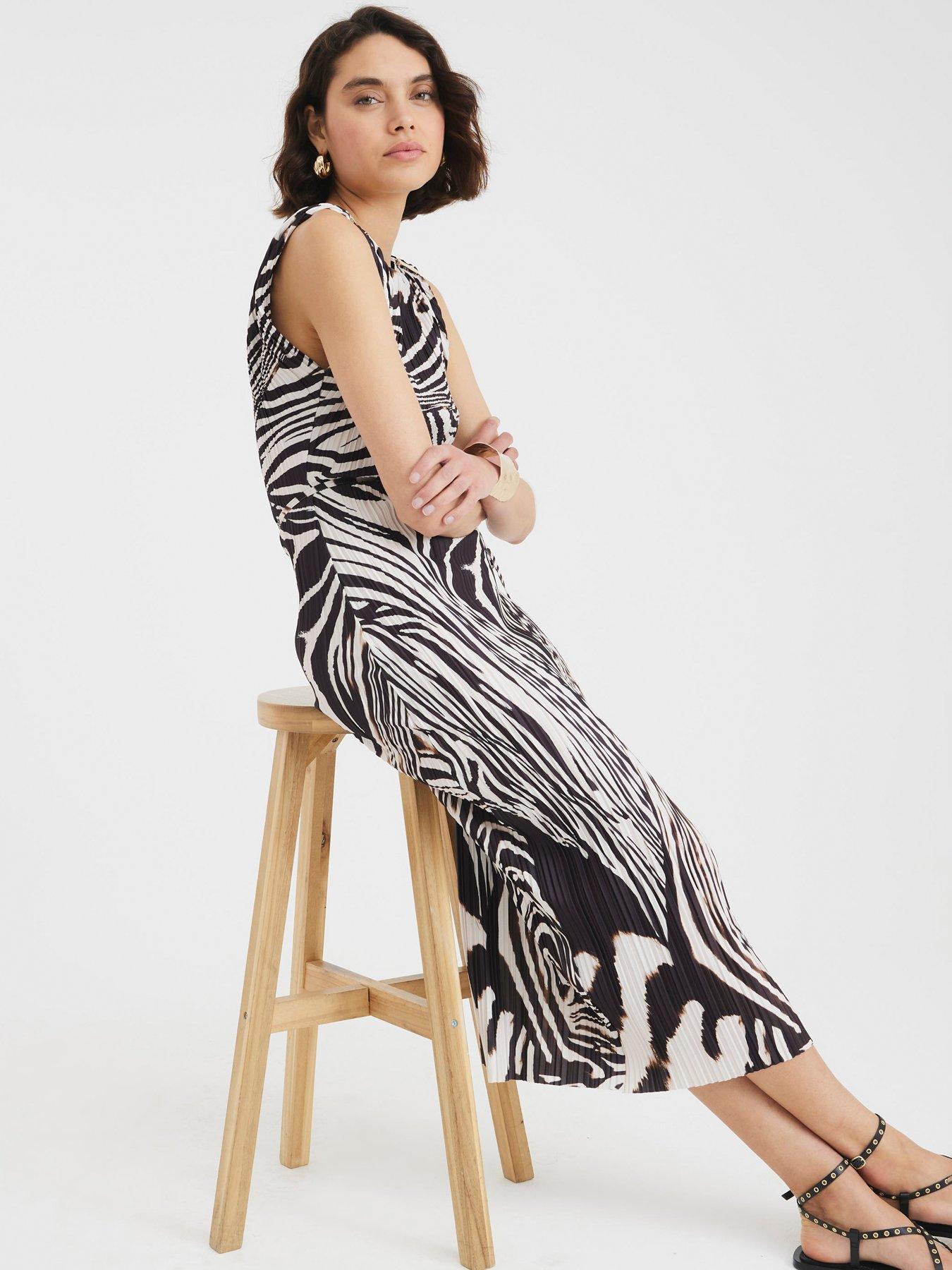 Image 3 of 4 of River Island Shoulder Trim Midi Dress - Black