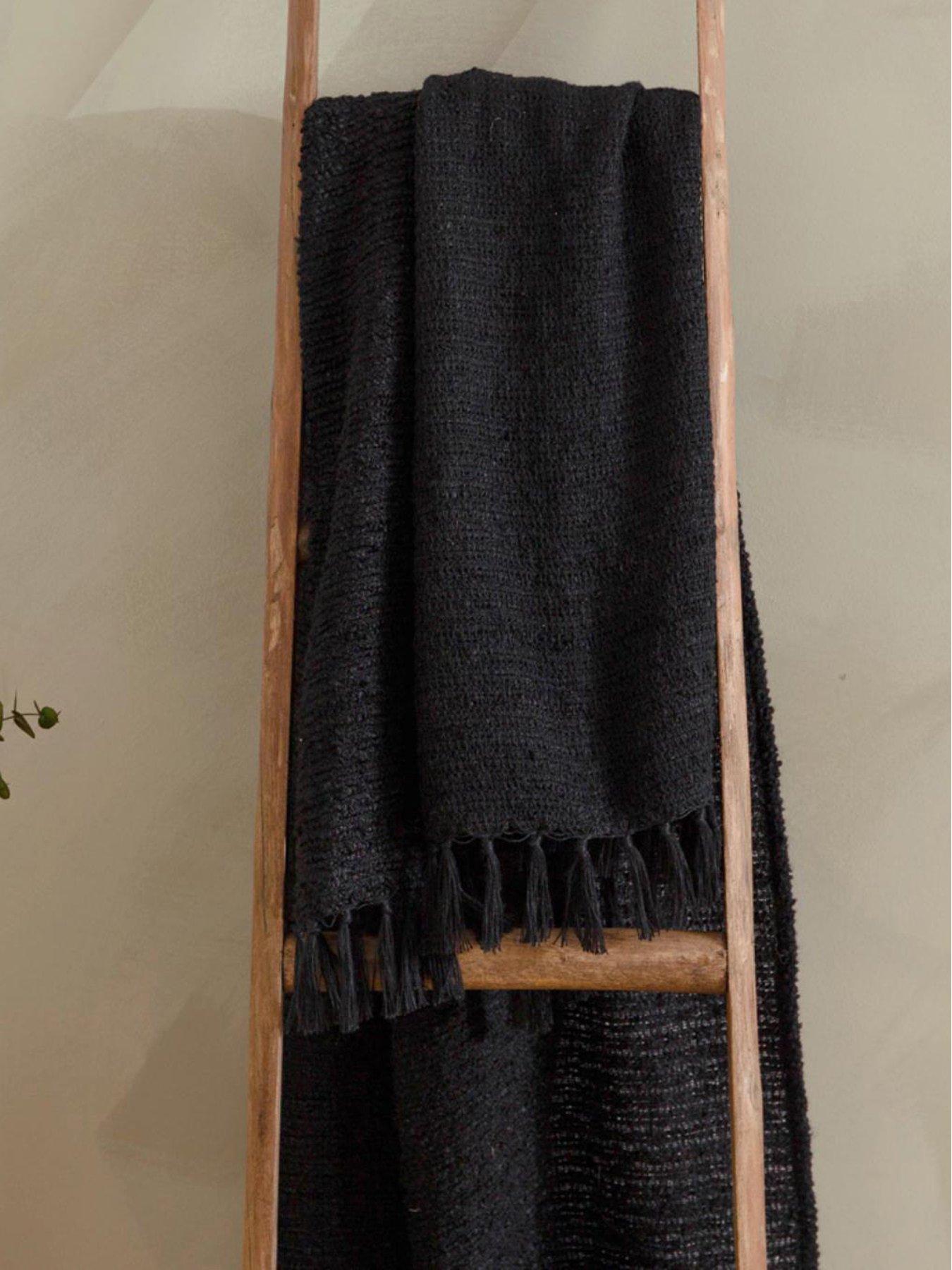 Image 1 of 5 of Yard Candar Throw- 130x170cm- Black