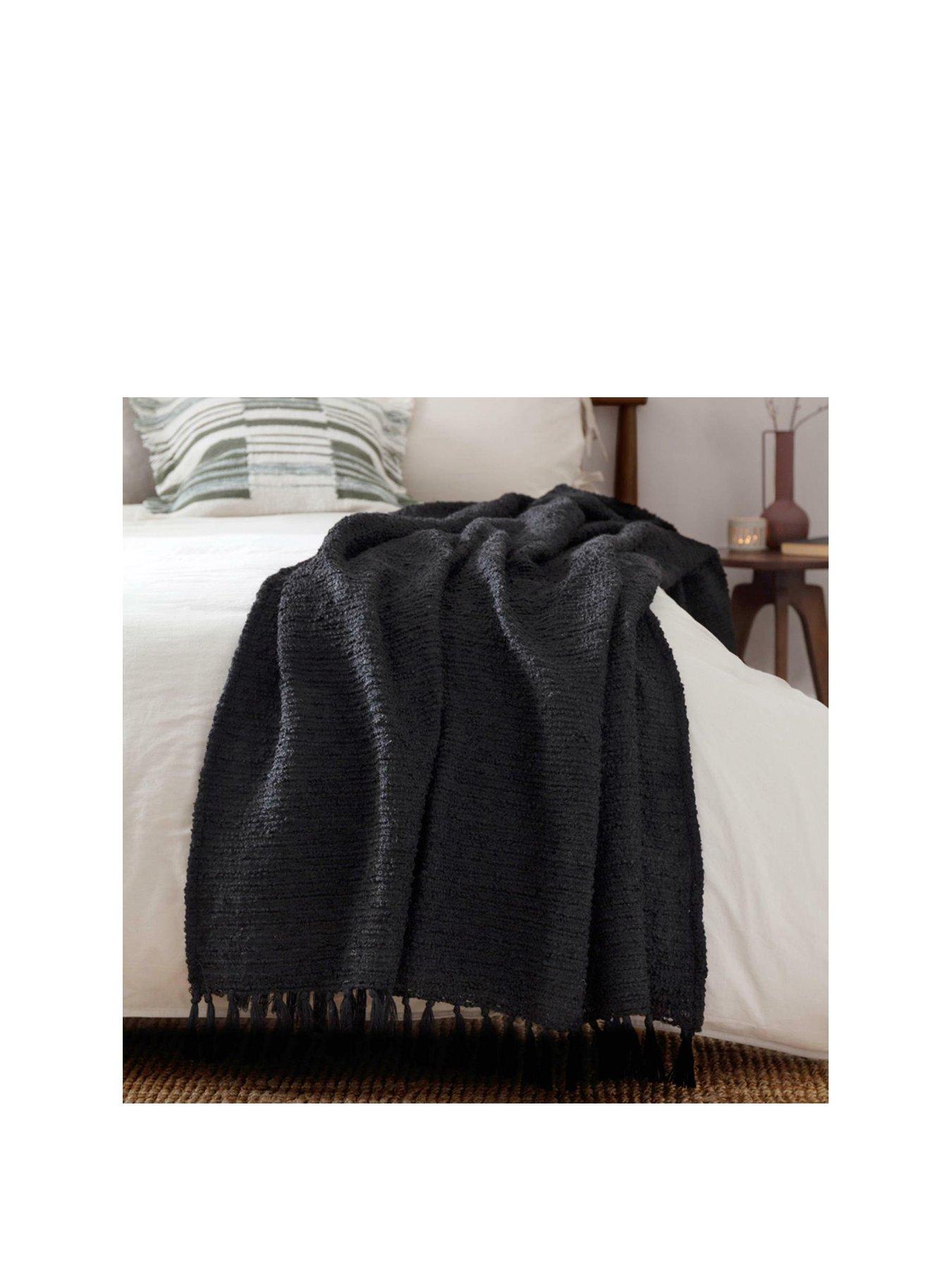 Image 2 of 5 of Yard Candar Throw- 130x170cm- Black