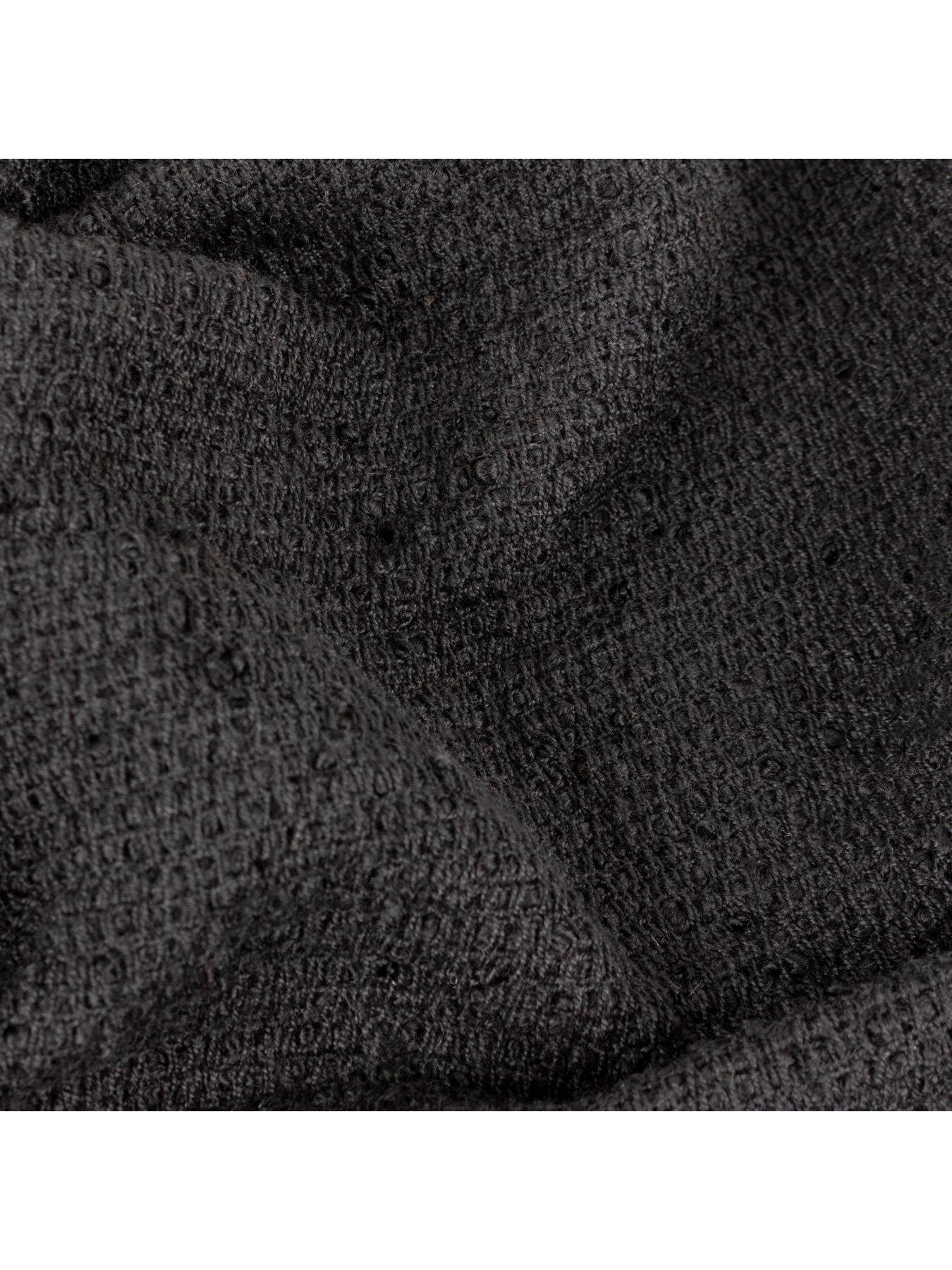 Image 5 of 5 of Yard Candar Throw- 130x170cm- Black
