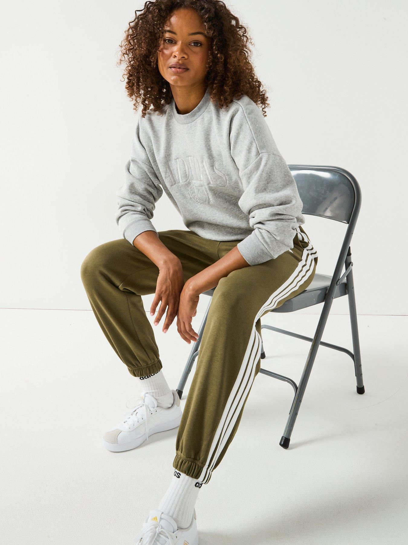Image 4 of 5 of adidas Sportswear Women's Essentials 3-stripes Fleece Loose Pants - Green