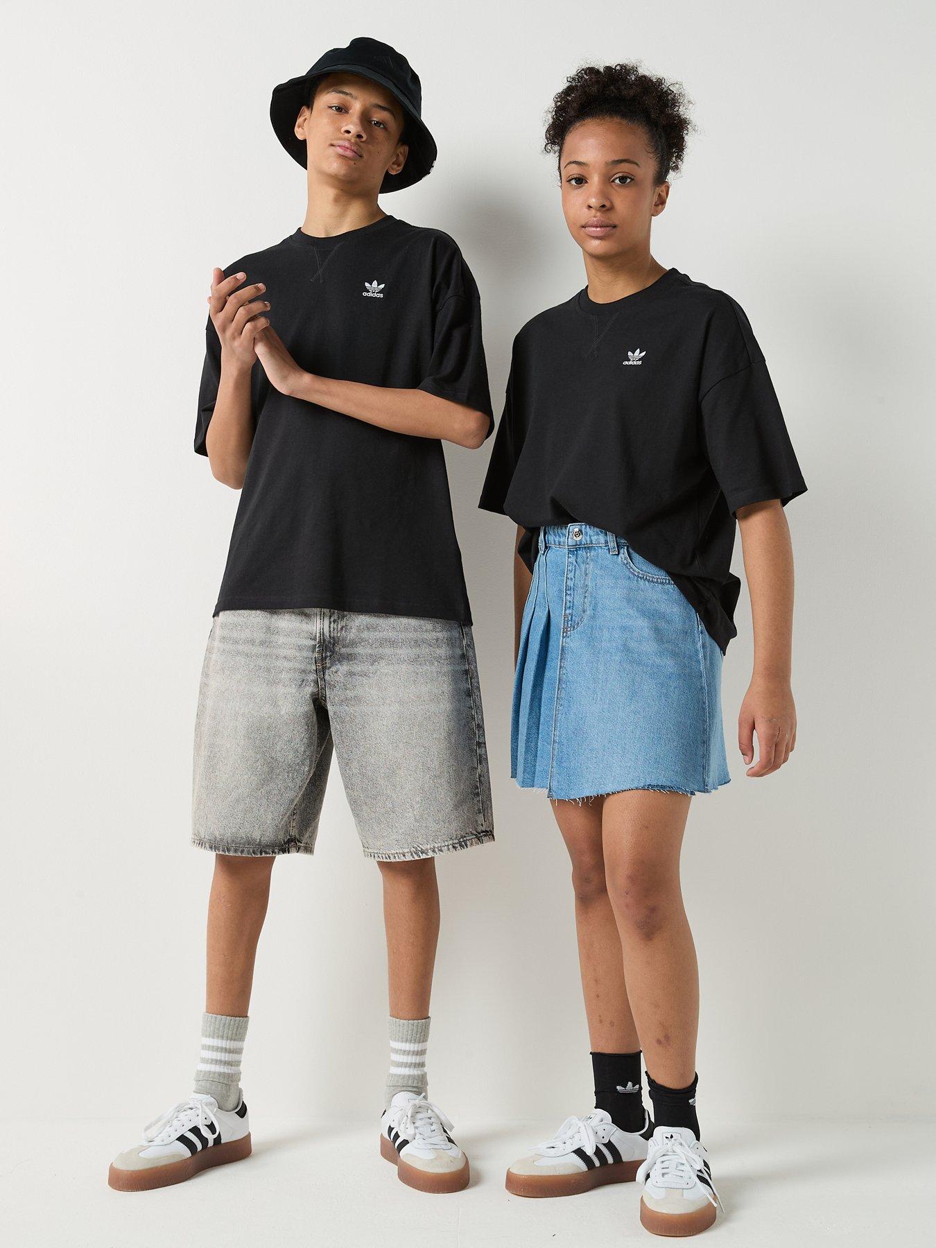 Image 3 of 6 of adidas Originals Junior Unisex Trefoil Essentials T-shirt - Black