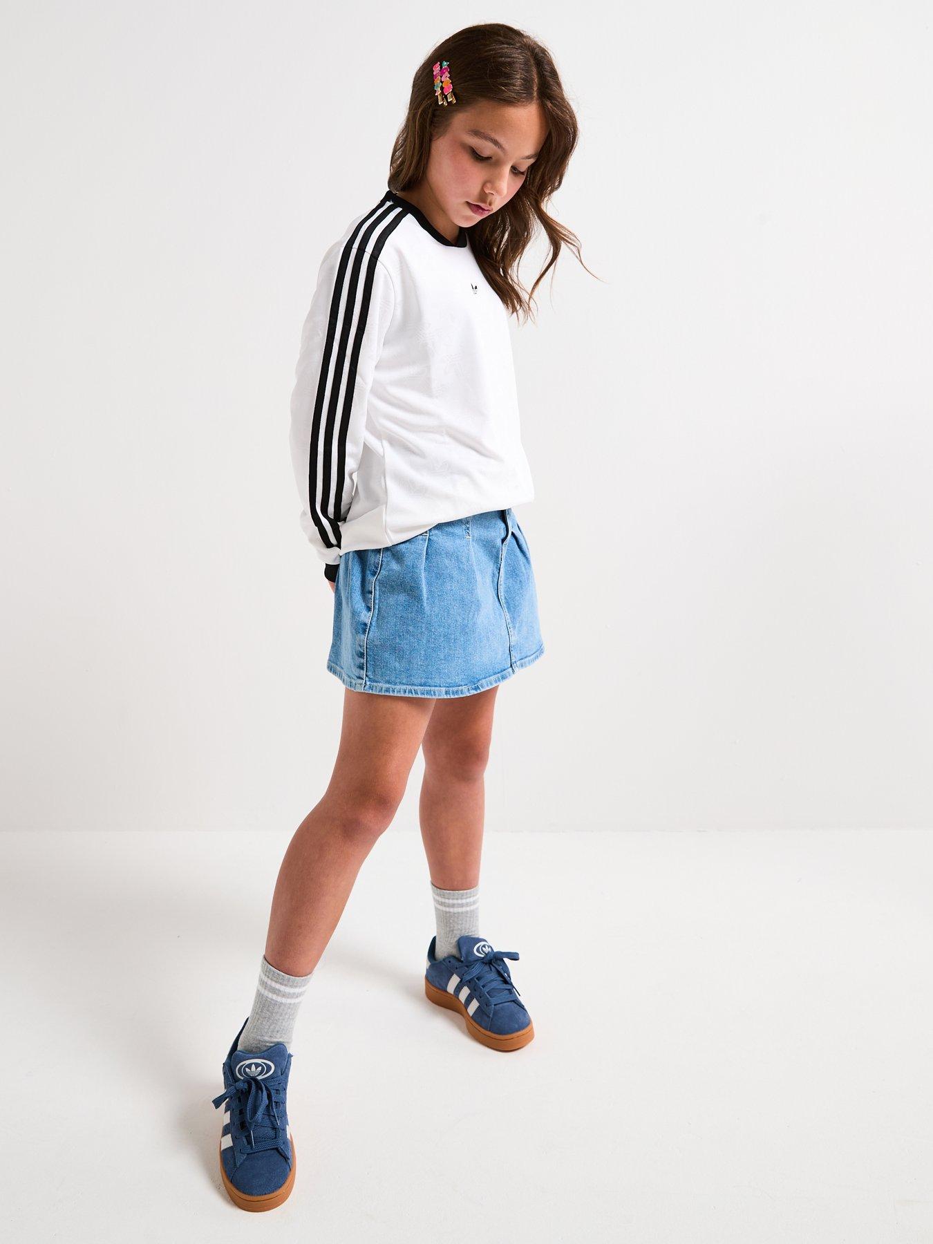 Image 3 of 6 of adidas Originals Junior Unisex Longsleeve T-shirt - White