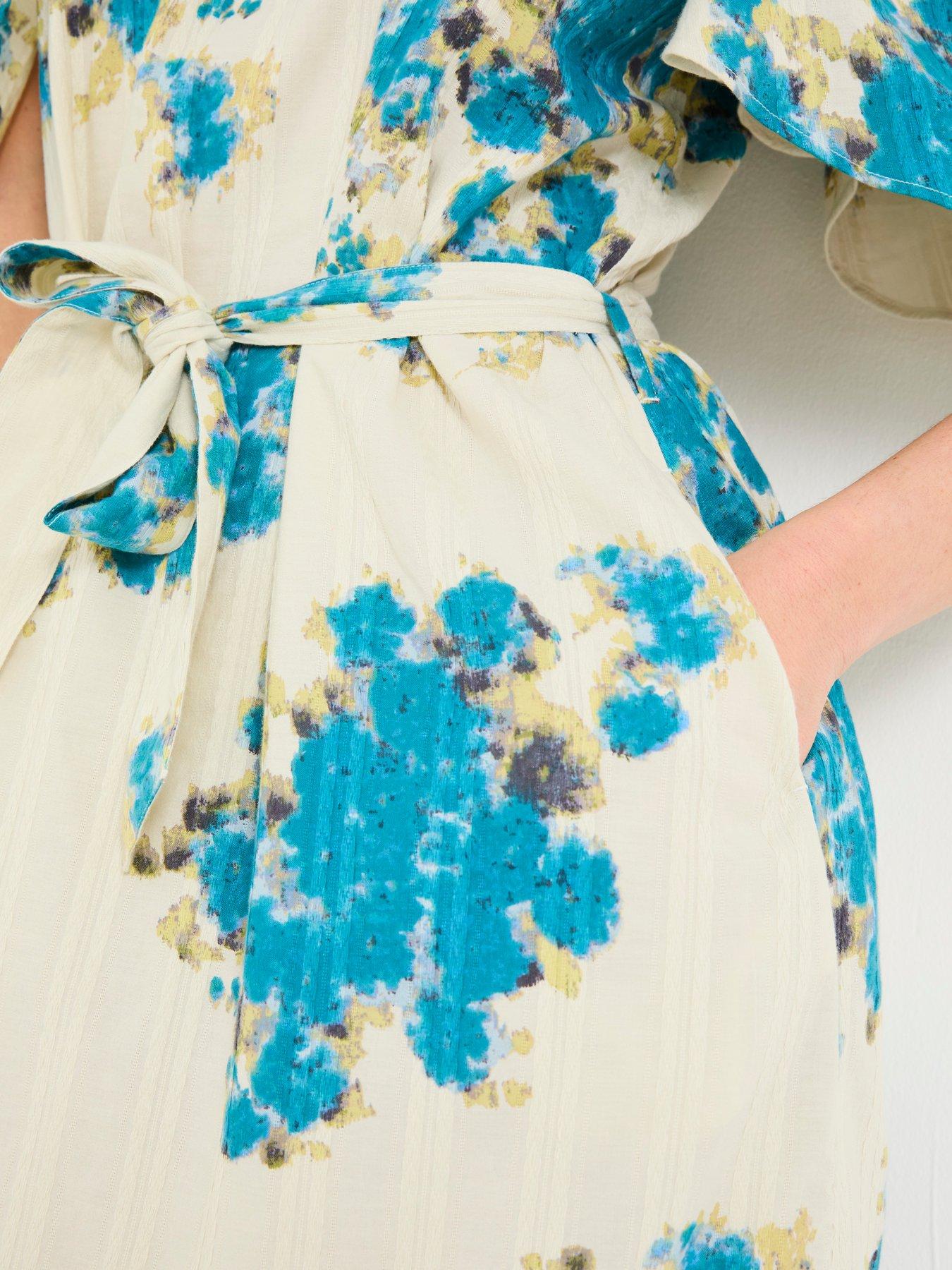 Image 4 of 6 of FatFace Benny Blurred Floral - White