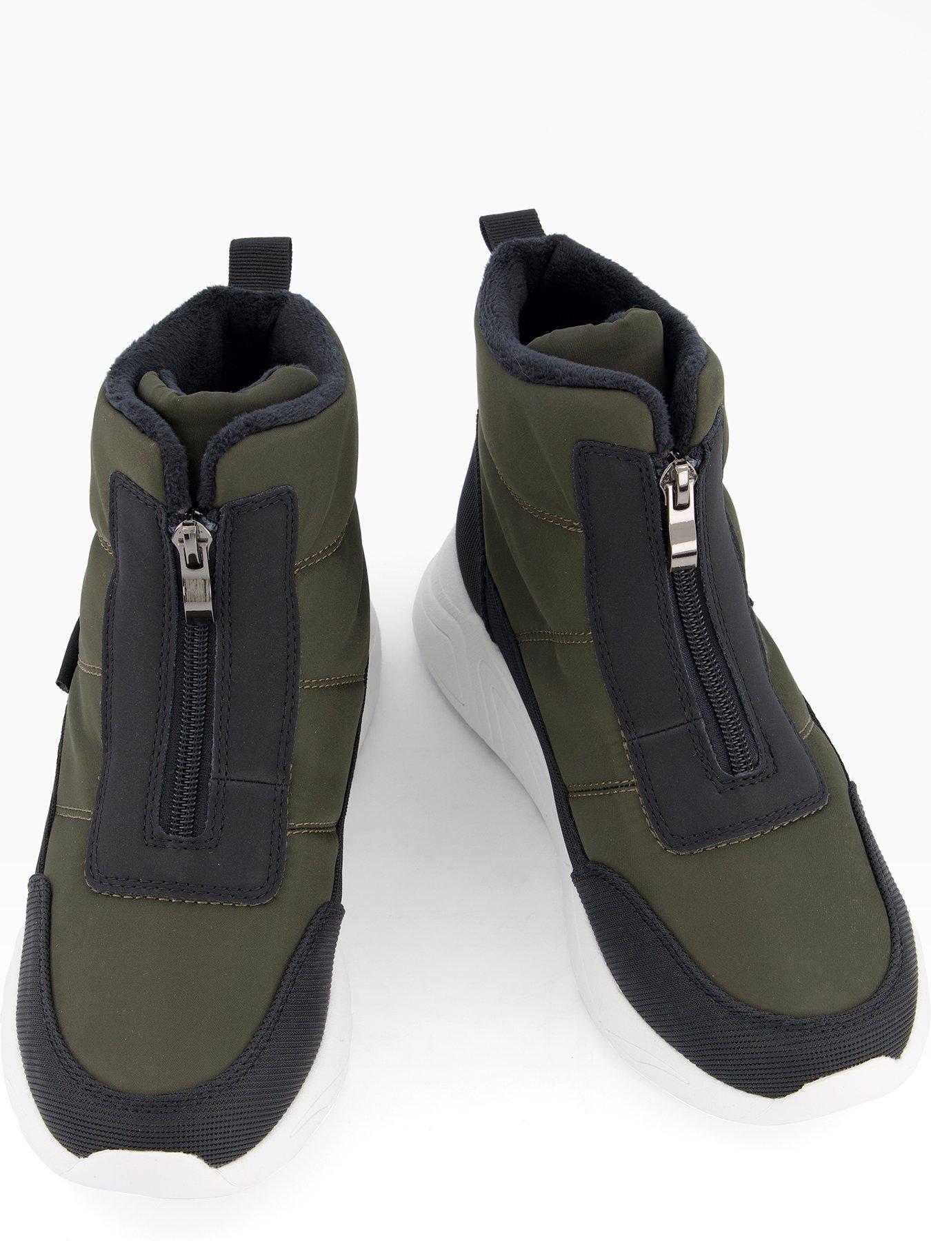  image of the-very-collection-hiker-trainer-green