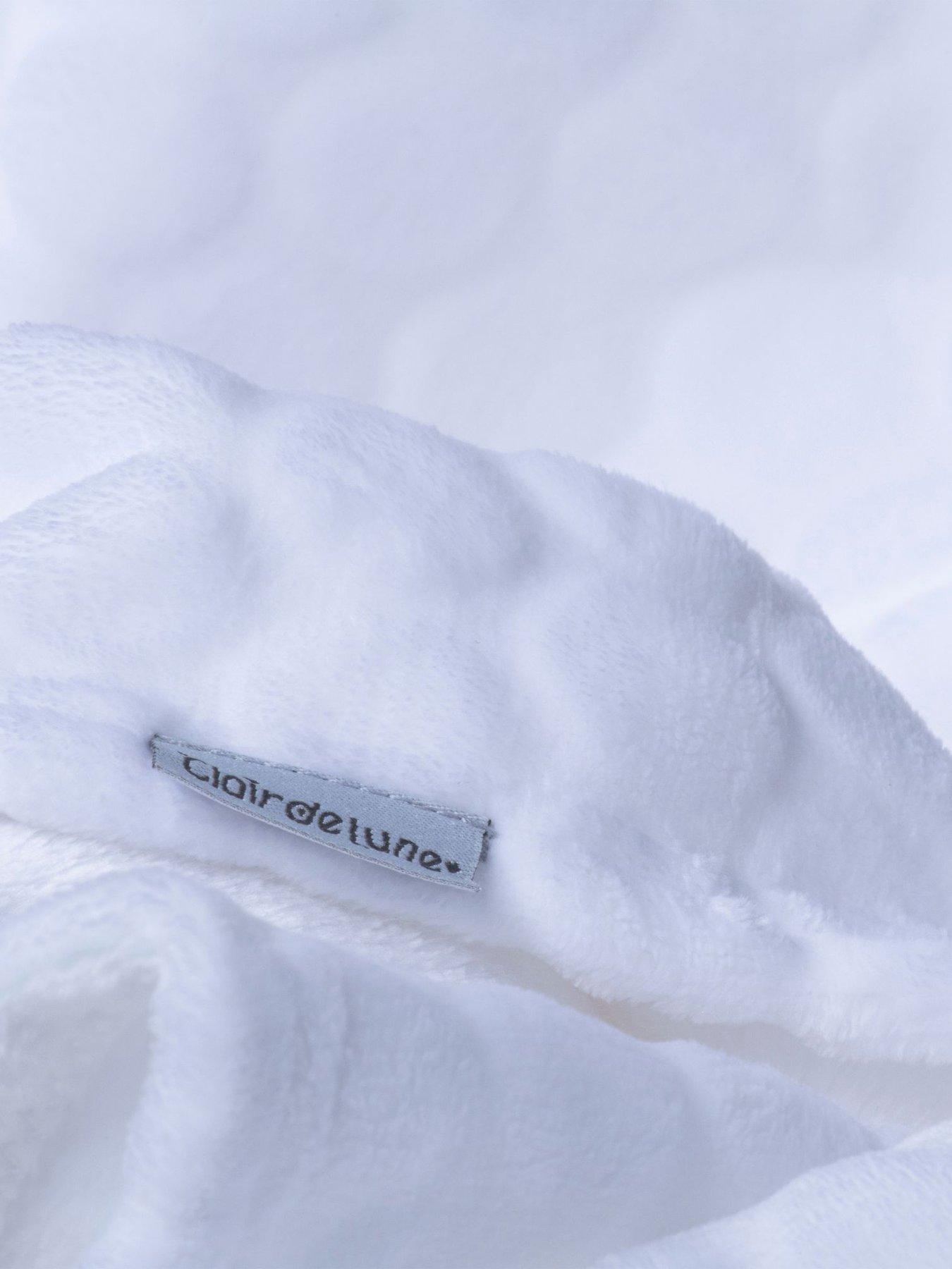 Image 4 of 7 of Clair De Lune Marshmallow Blanket&nbsp;- White