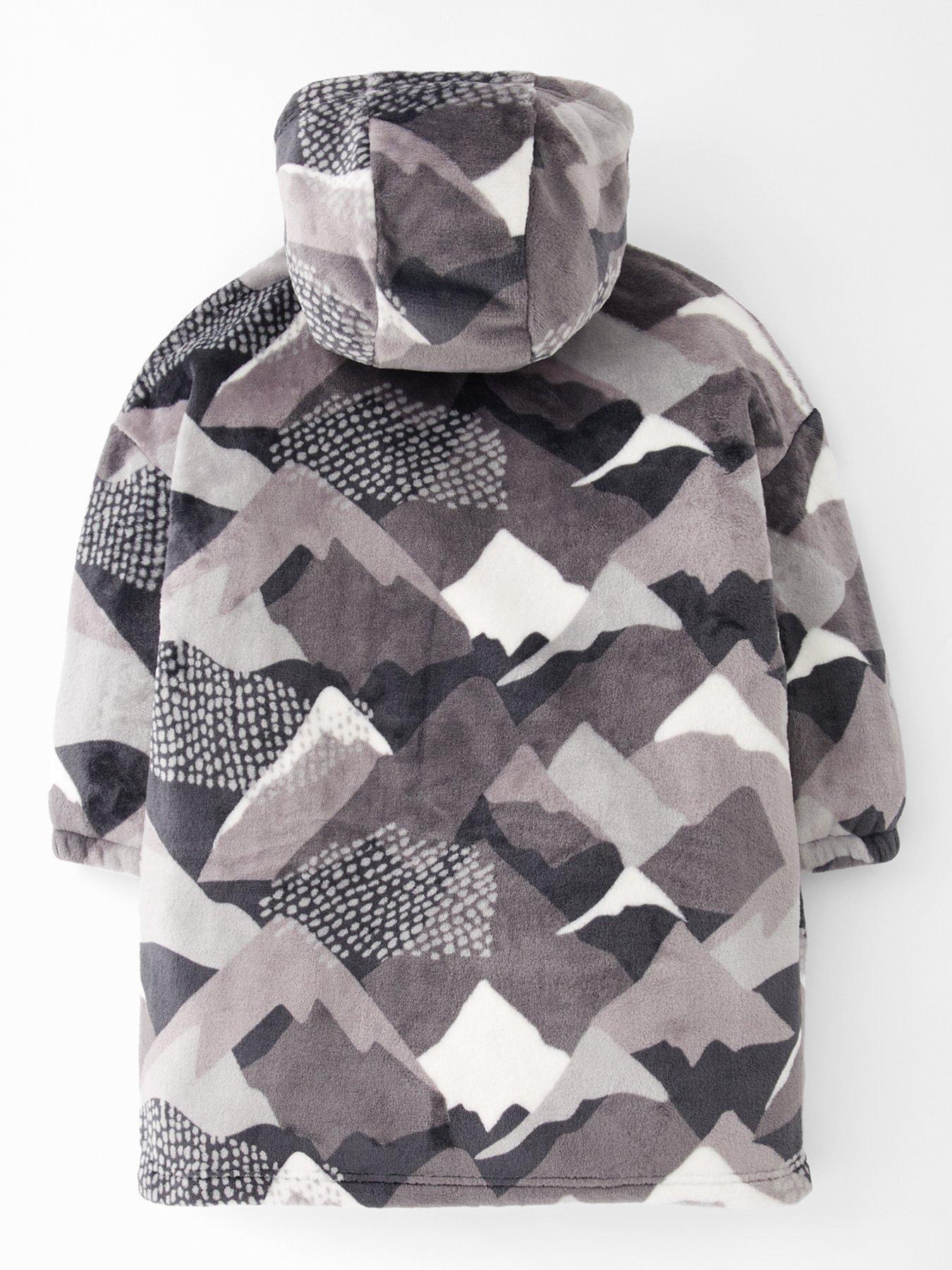 back image of the-very-collection-boys-fleece-camo-hooded-blanket-multi