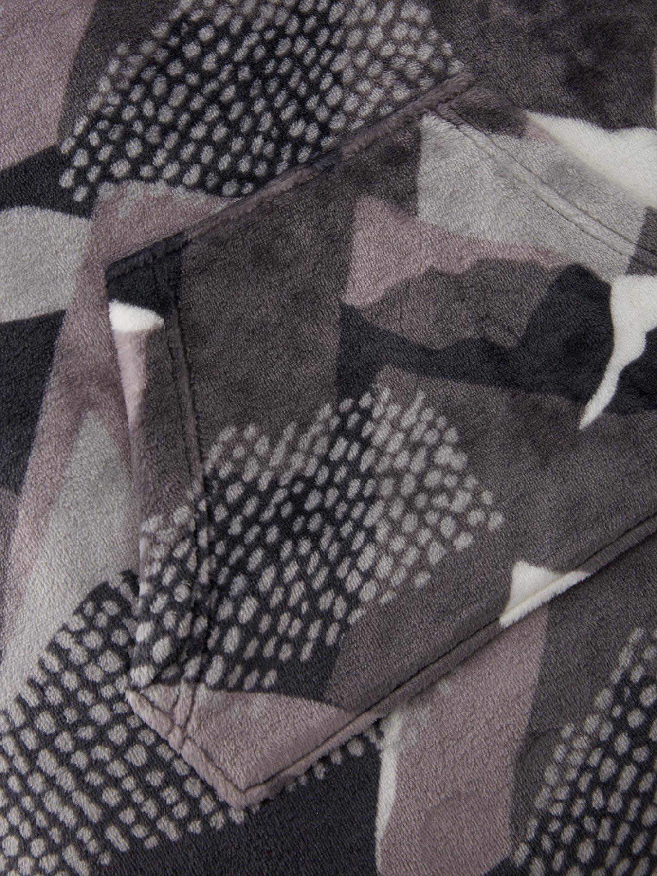  image of the-very-collection-boys-fleece-camo-hooded-blanket-multi