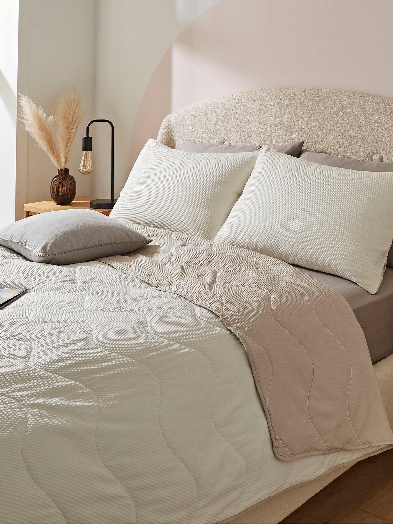 Silentnight Summer Breeze Cooling Summer Duvet And Pillowcase Set - 2.5 Tog - Cream/Taupe